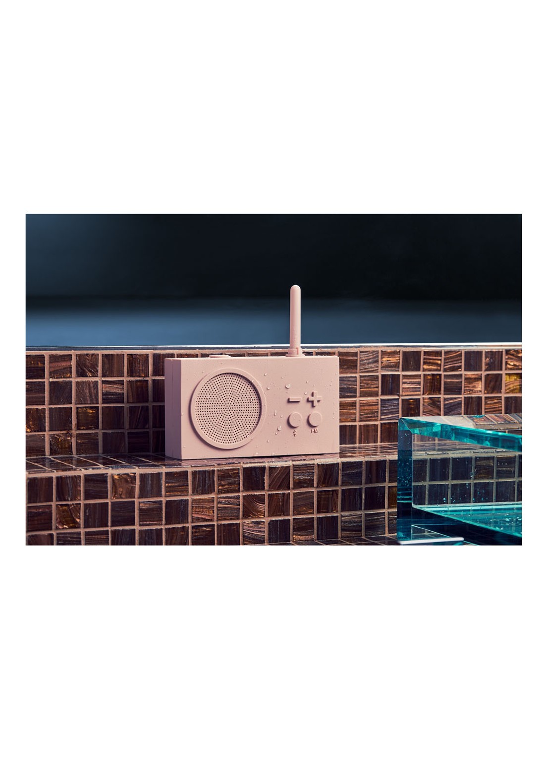 Lexon Tykho 3 waterproof radio & bluetooth speaker - detail 6 oudroze