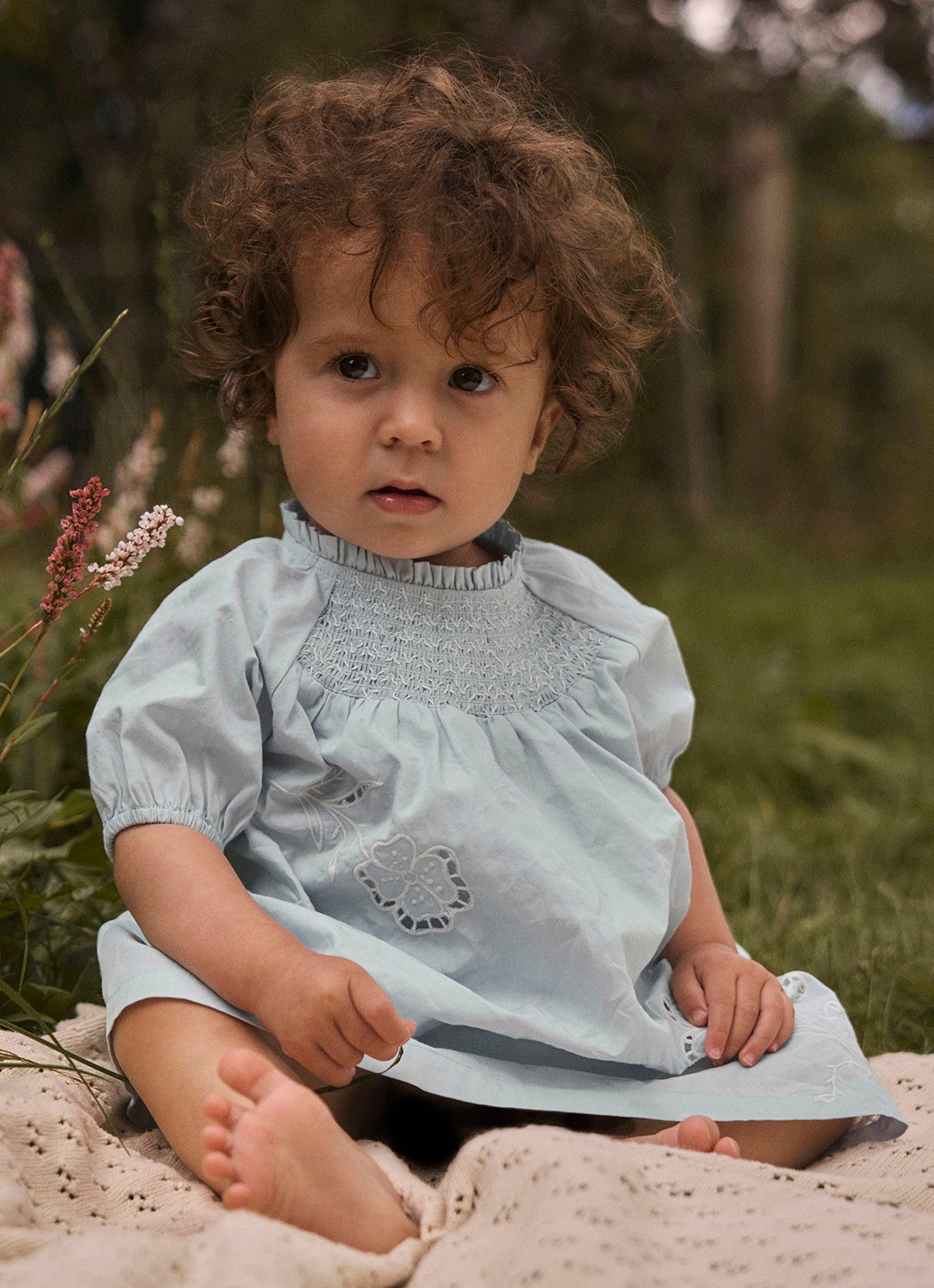 Lil 'Atelier NBFFAustine jurk met broderie - voorkant 3 lichtgrijs