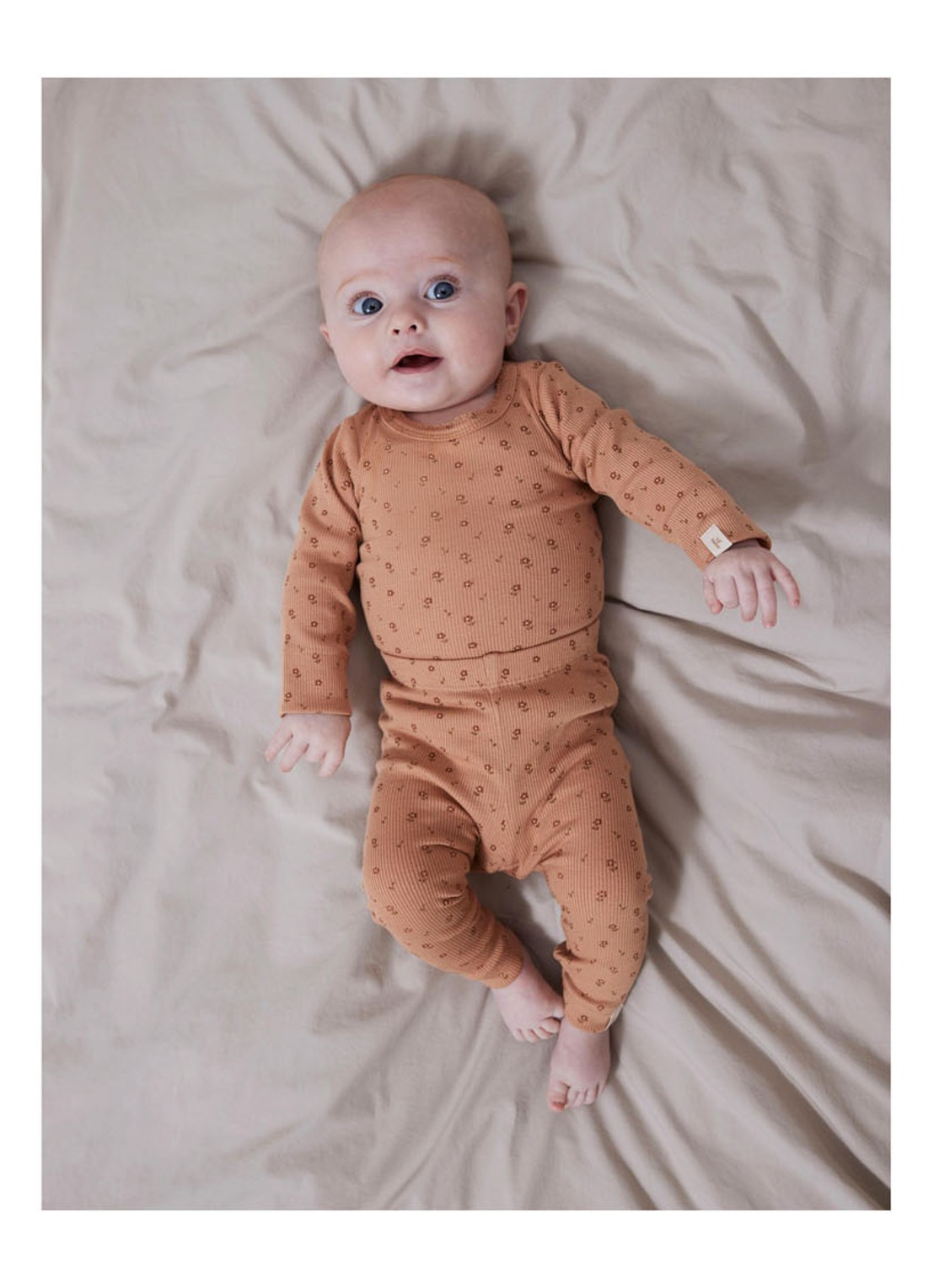 Lil 'Atelier NBFGago ribgebreide romper in  katoenblend - detail 2 zand