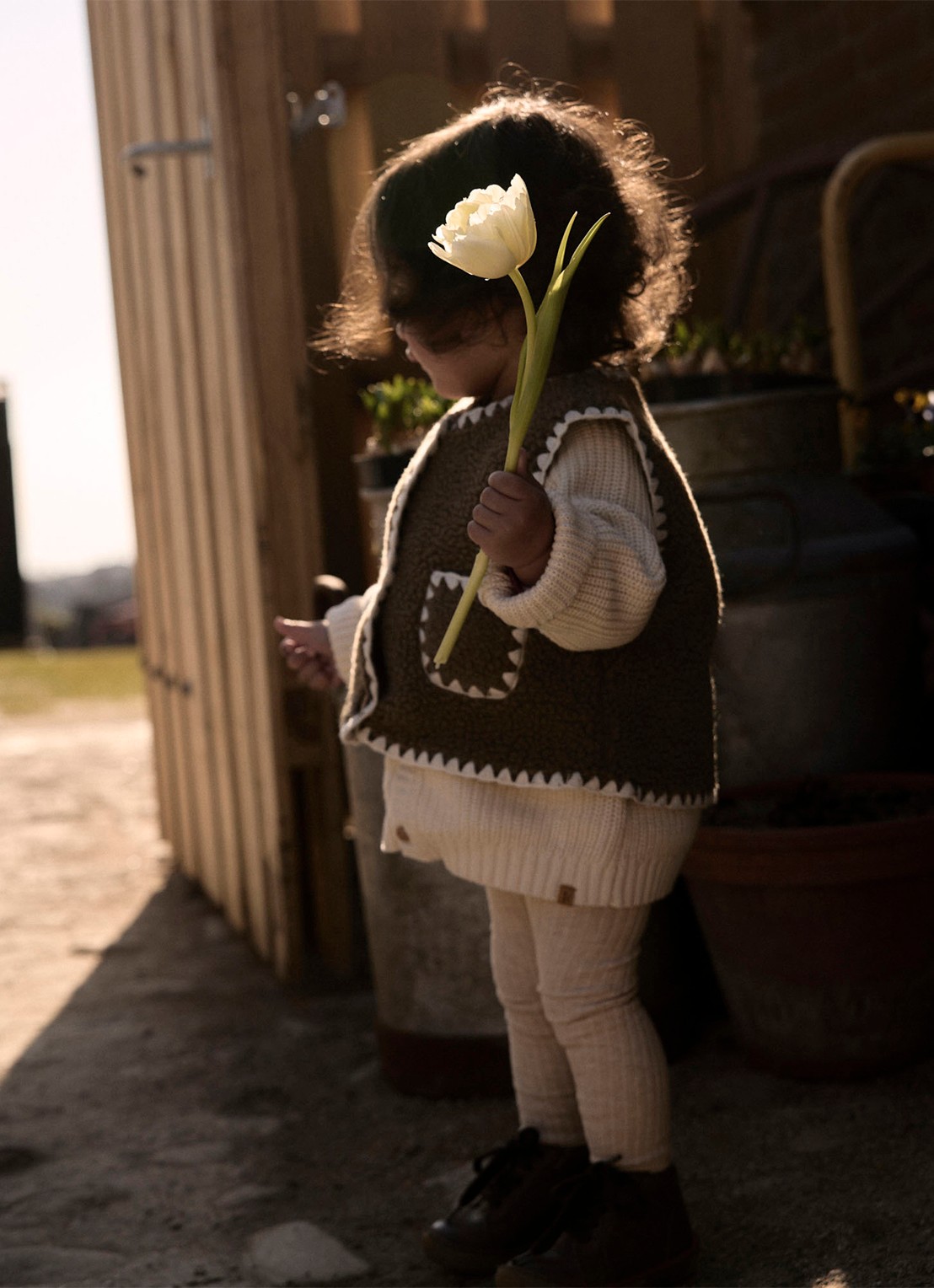 Lil 'Atelier NMFLayo bodywarmer van teddy - voorkant 2 lichtbruin