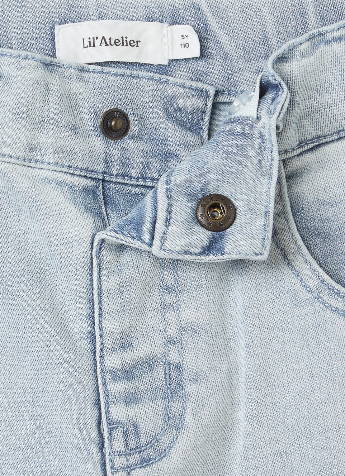 Lil 'Atelier NMMFrances loose fit jeans met lichte wassing - detail indigo