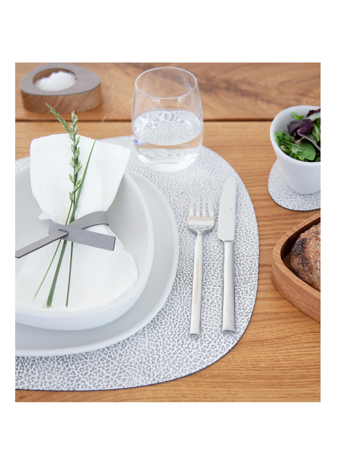 LIND DNA Curve placemat van  leer 37 x 44 cm - detail 2 wit