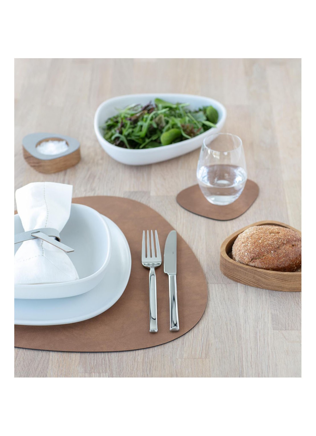 LIND DNA Curve reversible placemat van leer 37 x 44 cm - detail 4 olijfgroen