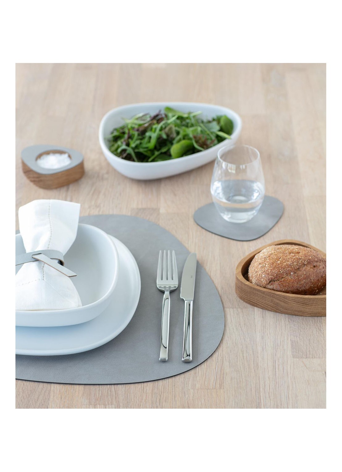 LIND DNA Curve reversible placemat van leer 37 x 44 cm - detail 2 lichtblauw
