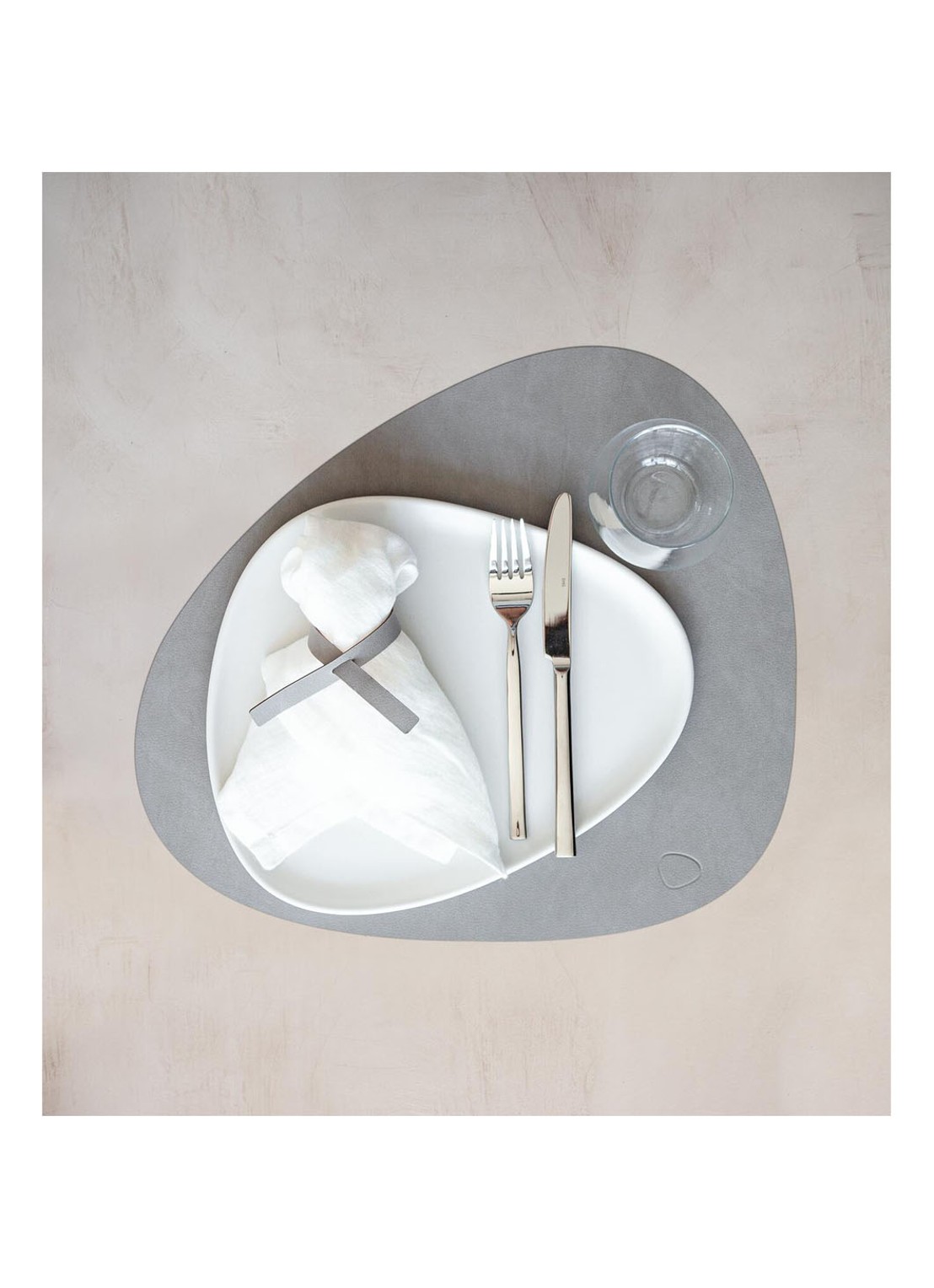 LIND DNA Giftset Curve L placemat en onderzetter van  leer set van 8  - voorkant 3 lichtgrijs