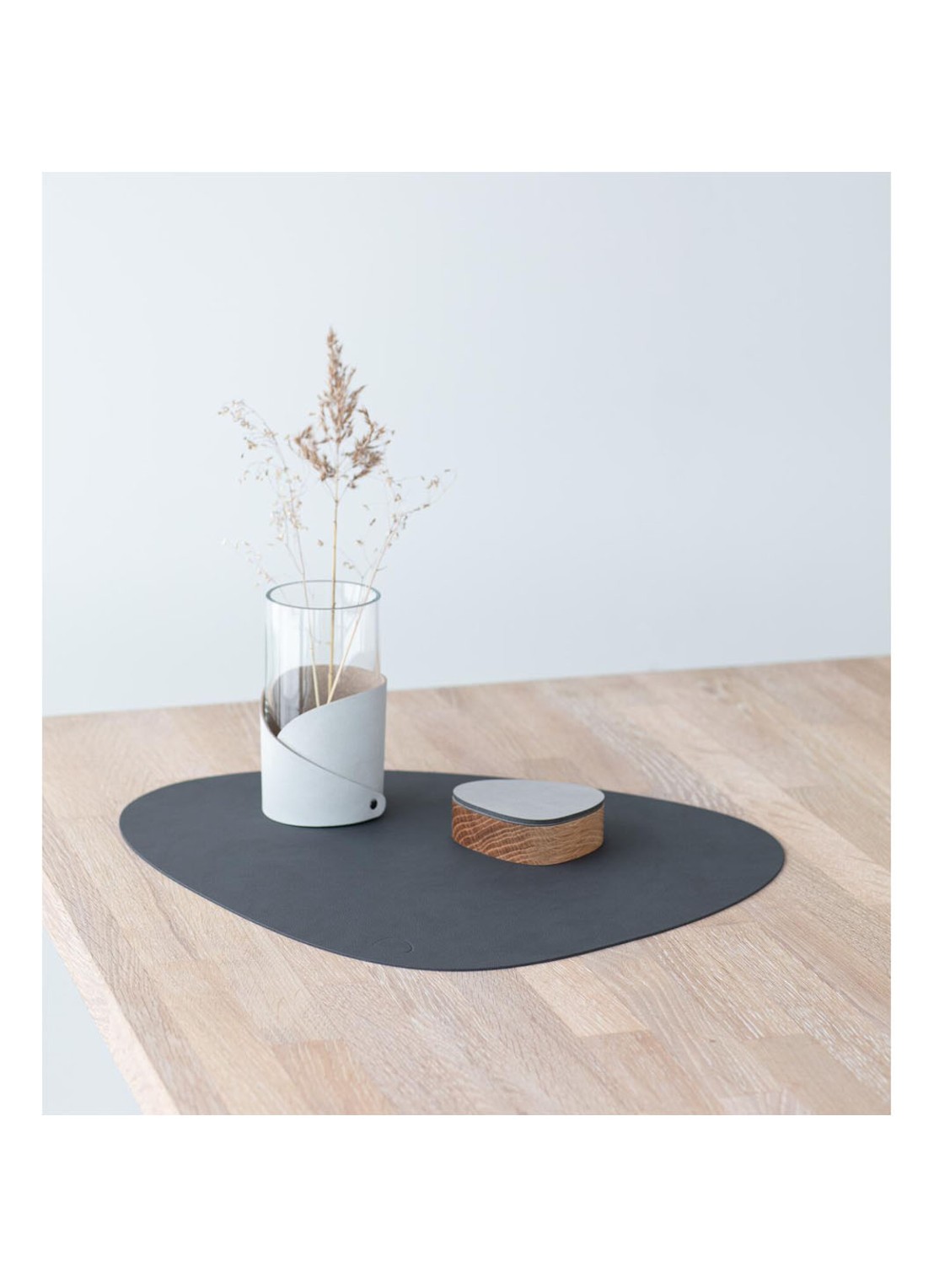 LIND DNA Giftset Curve placemat en onderzetter van  leer set van 8   - achterkant 3 antraciet