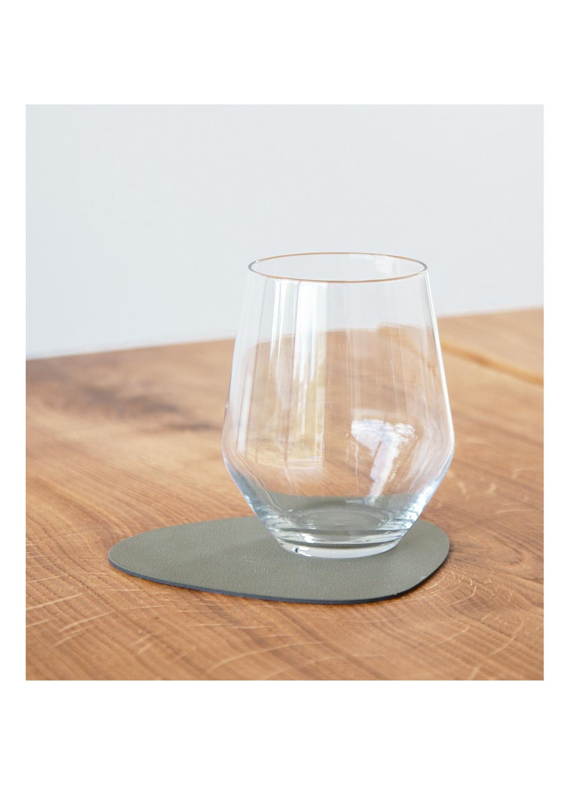 LIND DNA Glass Mat Curve onderzetter van leer - voorkant 2 legergroen