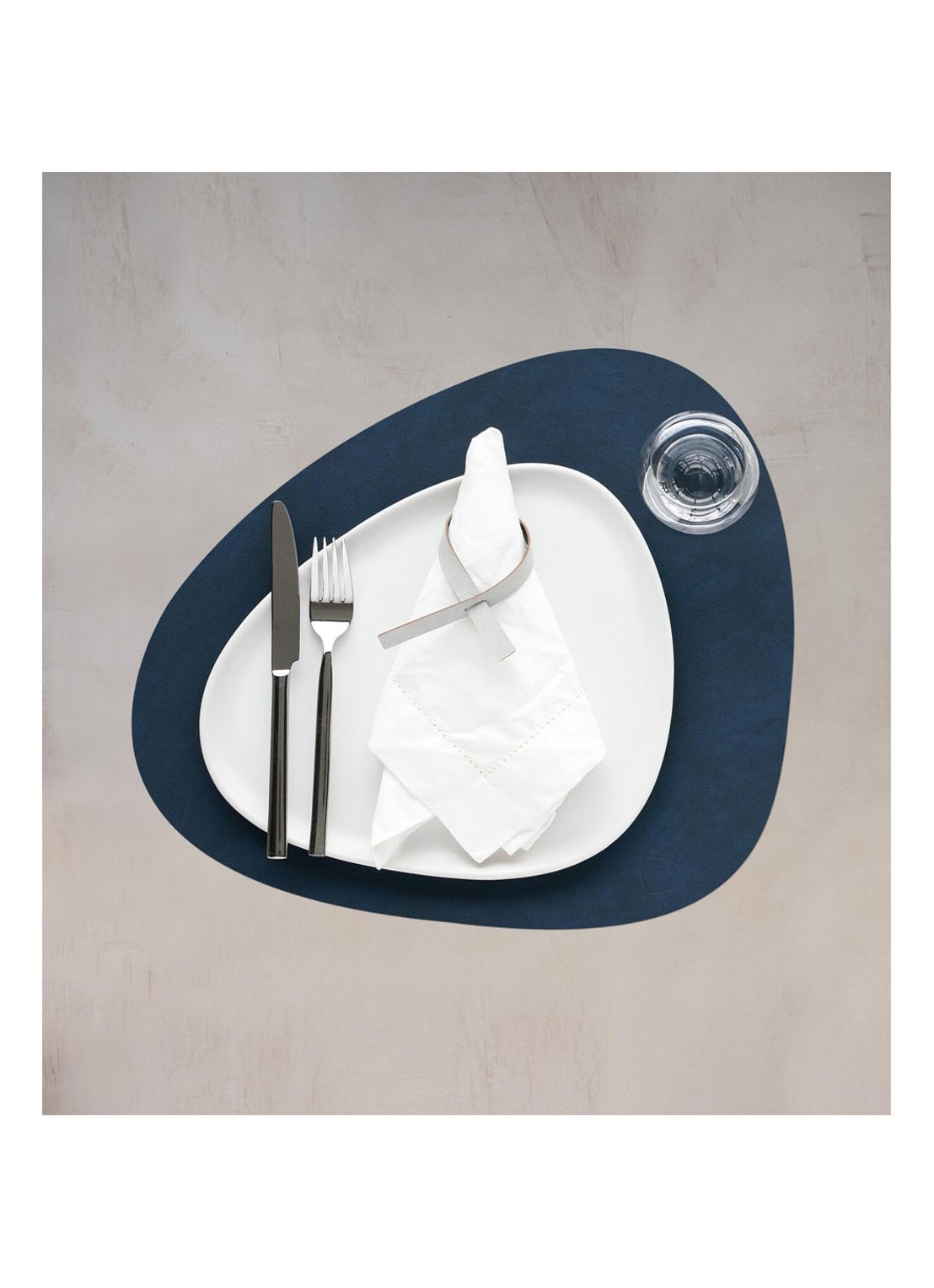 LIND DNA Table Mat Curve placemat van  leer 37 x 44 cm - voorkant 4 donkerblauw