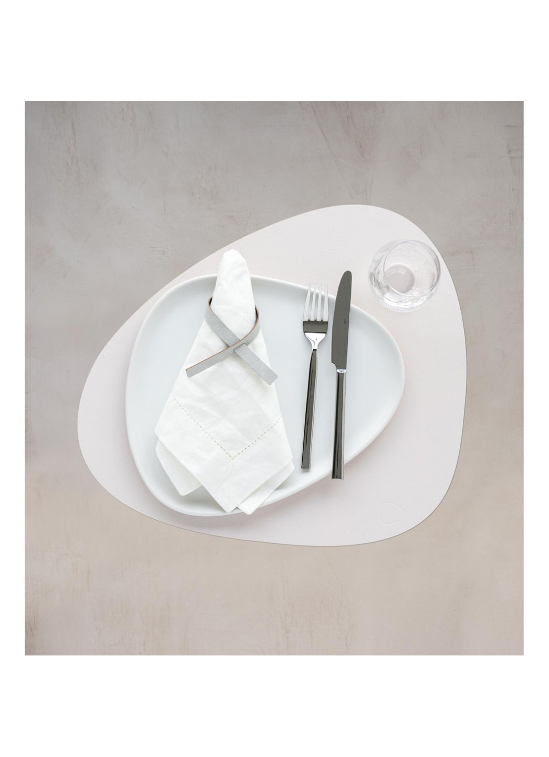 LIND DNA Table Mat Curve placemat van  leer 37 x 44 cm - voorkant 3 beige