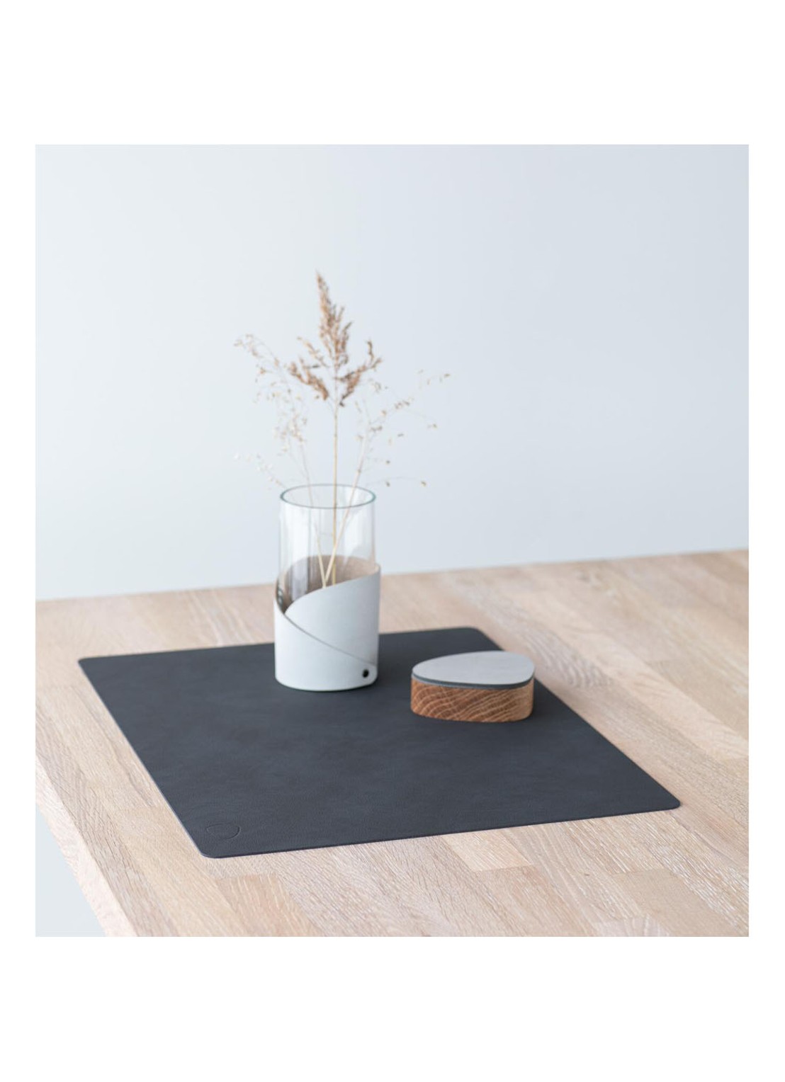LIND DNA Table Mat placemat van leer 35 x 45 cm - detail 3 zwart