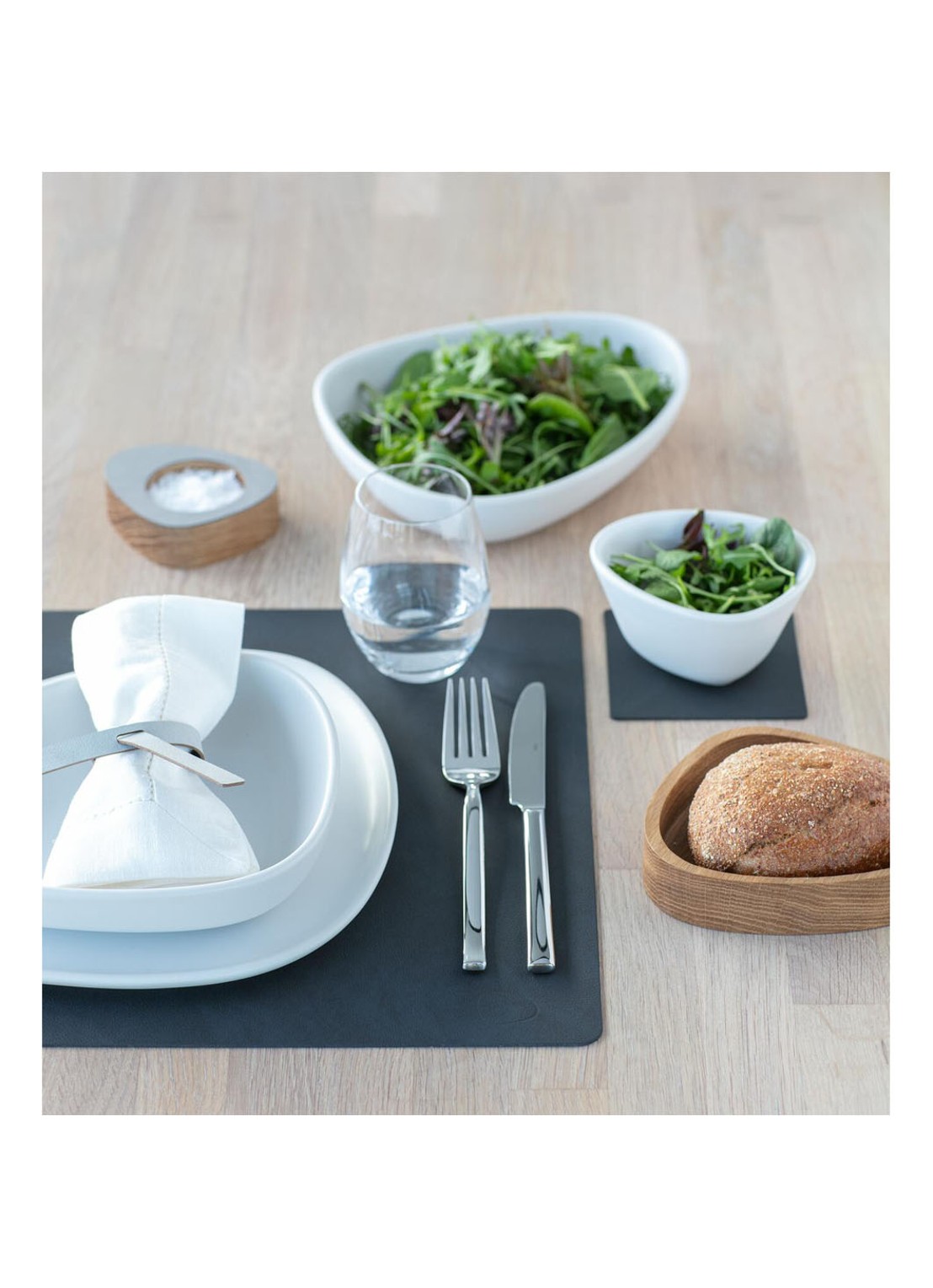 LIND DNA Table Mat placemat van leer 35 x 45 cm - detail 4 zwart