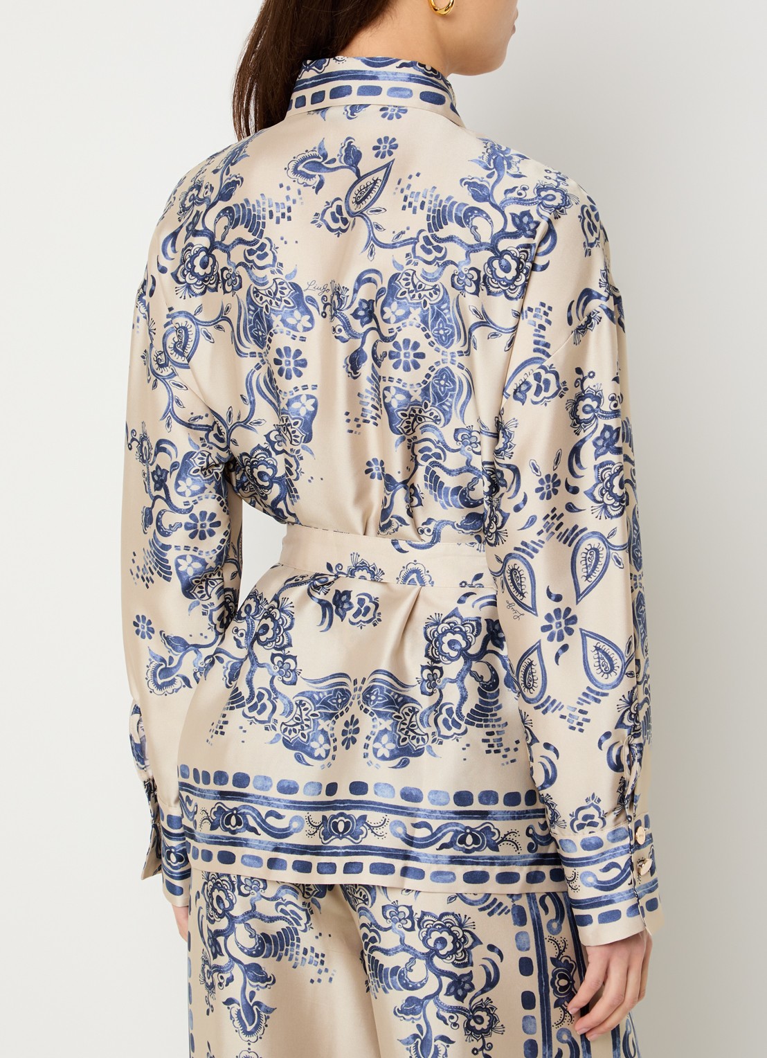 Liu Jo Blouse van satijn met bloemenprint en strikceintuur - achterkant beige