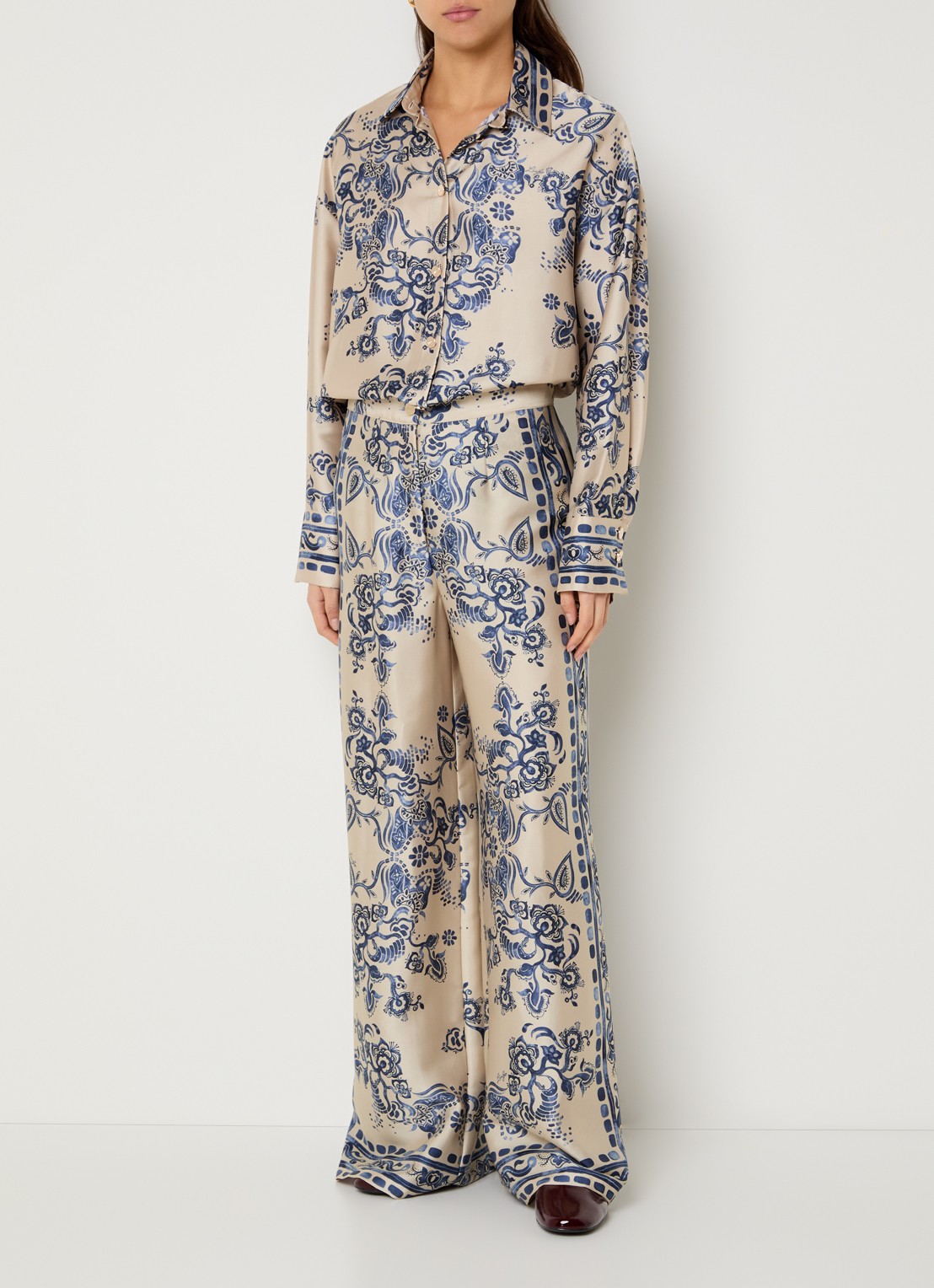 Liu Jo Blouse van satijn met bloemenprint en strikceintuur - voorkant 3 beige