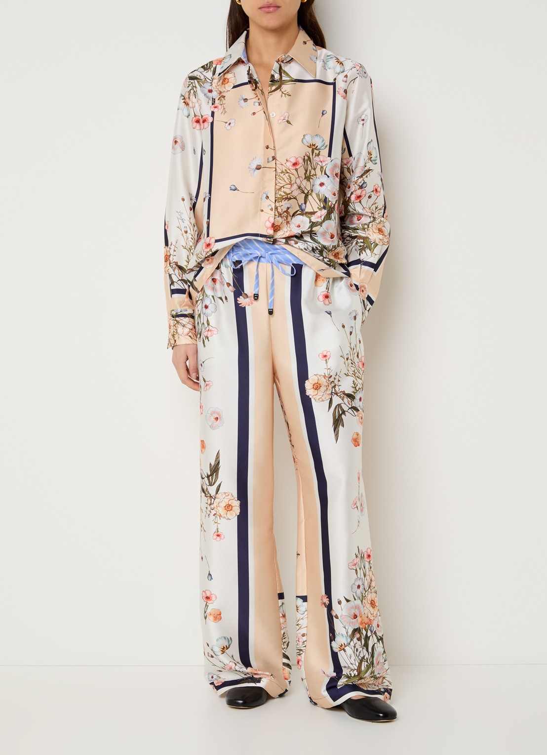 Liu Jo Blouse van satijn met bloemenprint - voorkant 4 beige