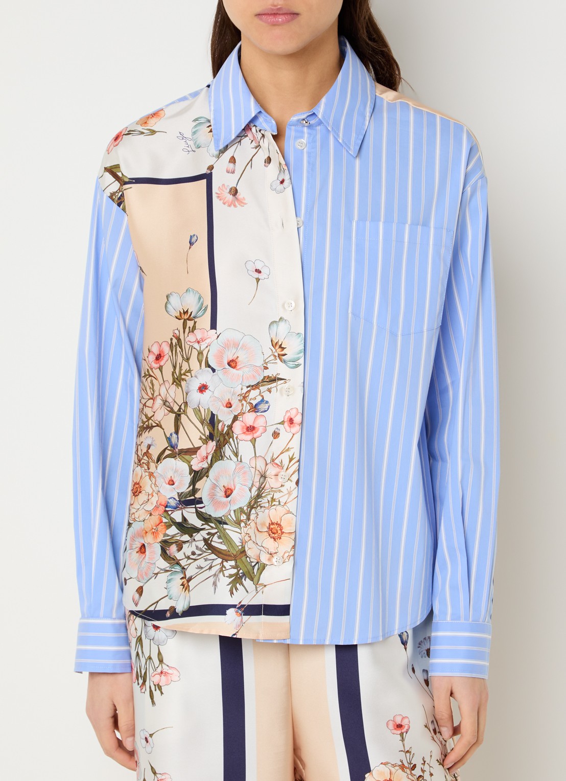 Liu Jo Blouse van satijn met bloemenprint - detail 4 donkerblauw