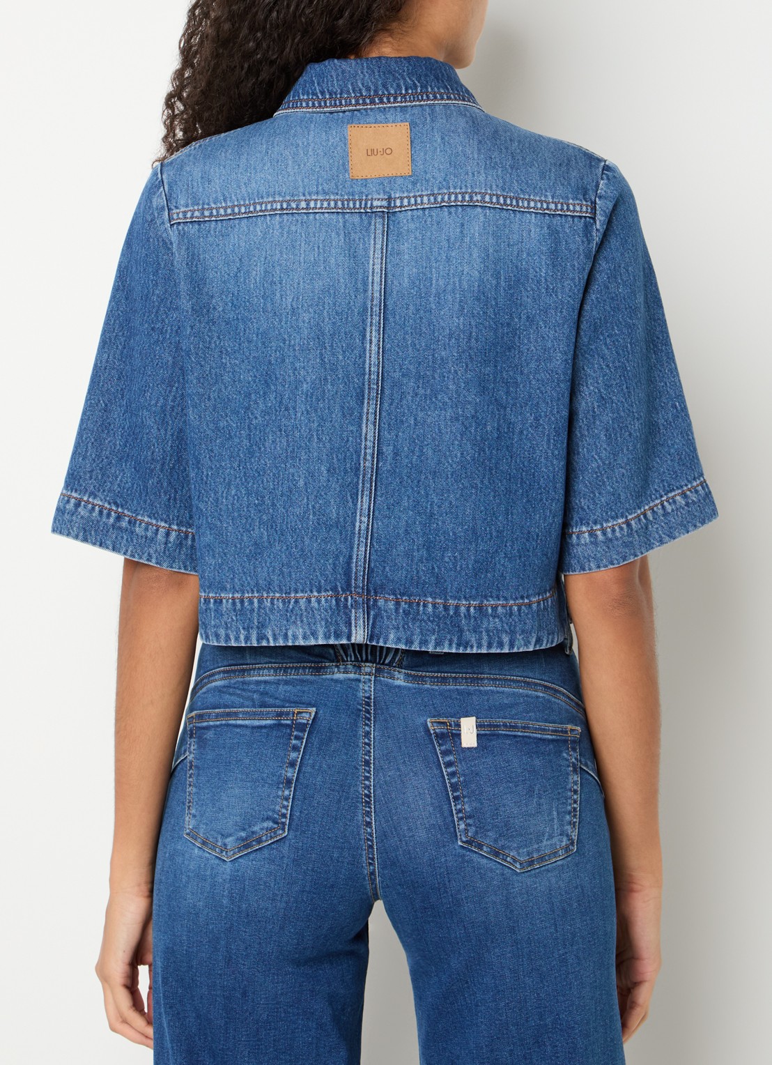 Liu Jo Cropped blouse van denim met borstzak - achterkant 4 indigo