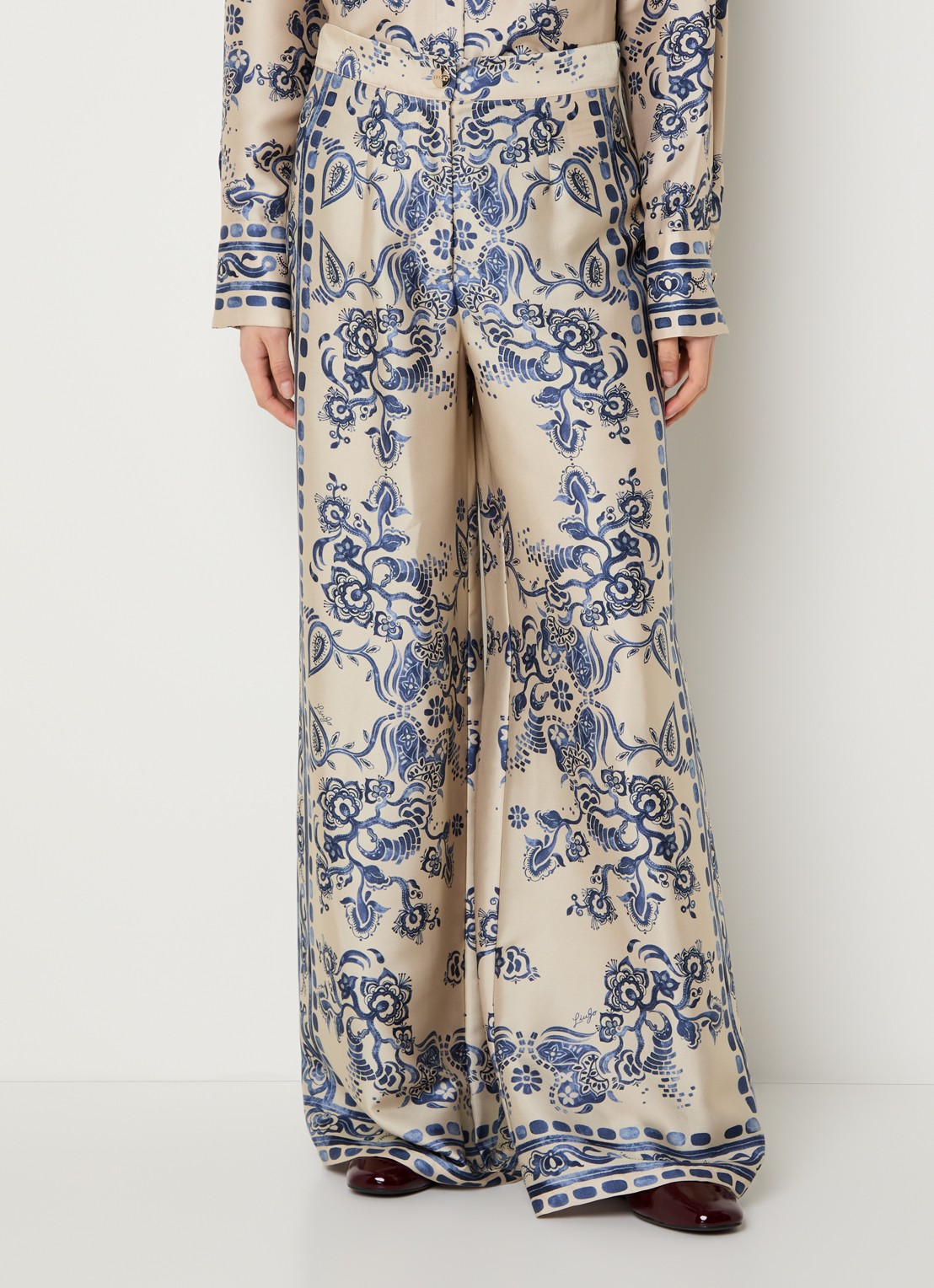 Liu Jo High waist wide fit palazzobroek van satijn met bloemenprint - detail 4 beige