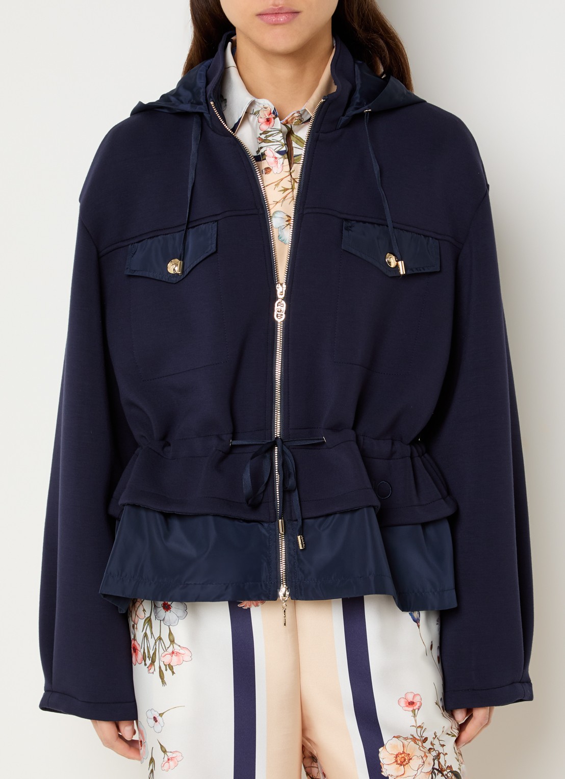 Liu Jo Jack met capuchon en klepzakken - detail 2 donkerblauw