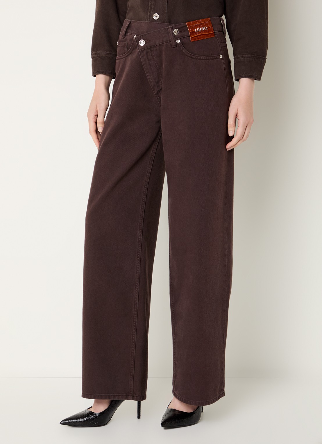 Liu Jo Low waist straight fit jeans met gekleurde wassing - detail 3 donkerbruin