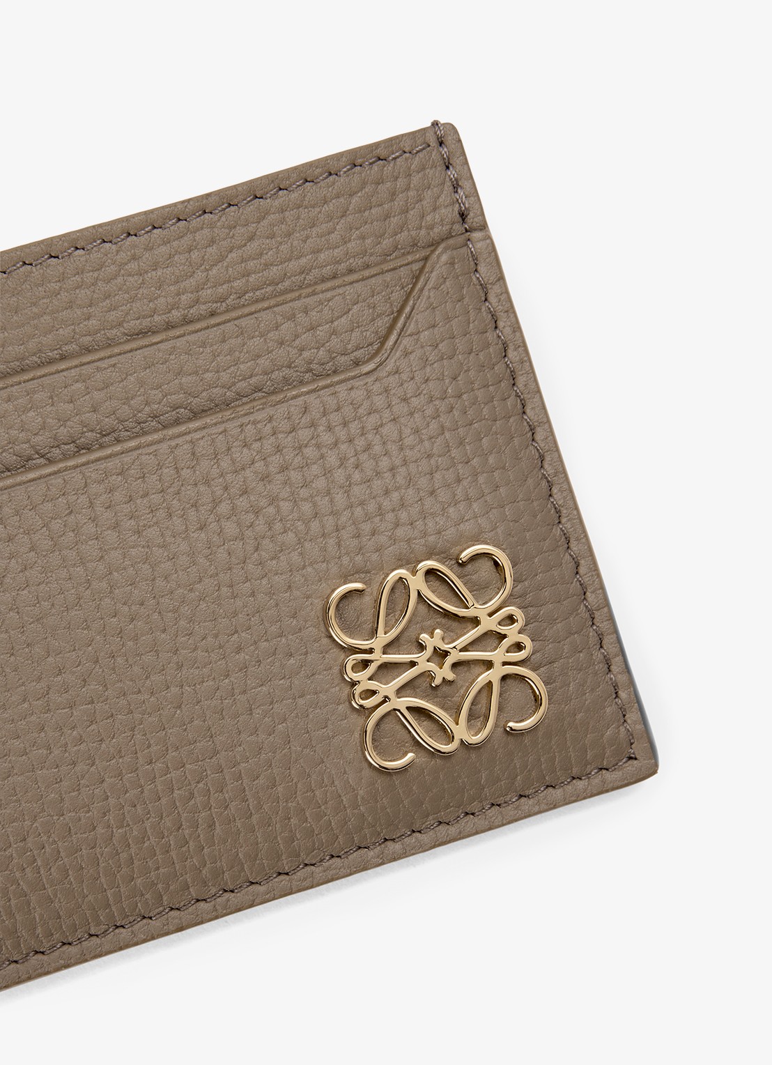 LOEWE Anagram pasjeshouder van kalfsleer - detail 2 taupe