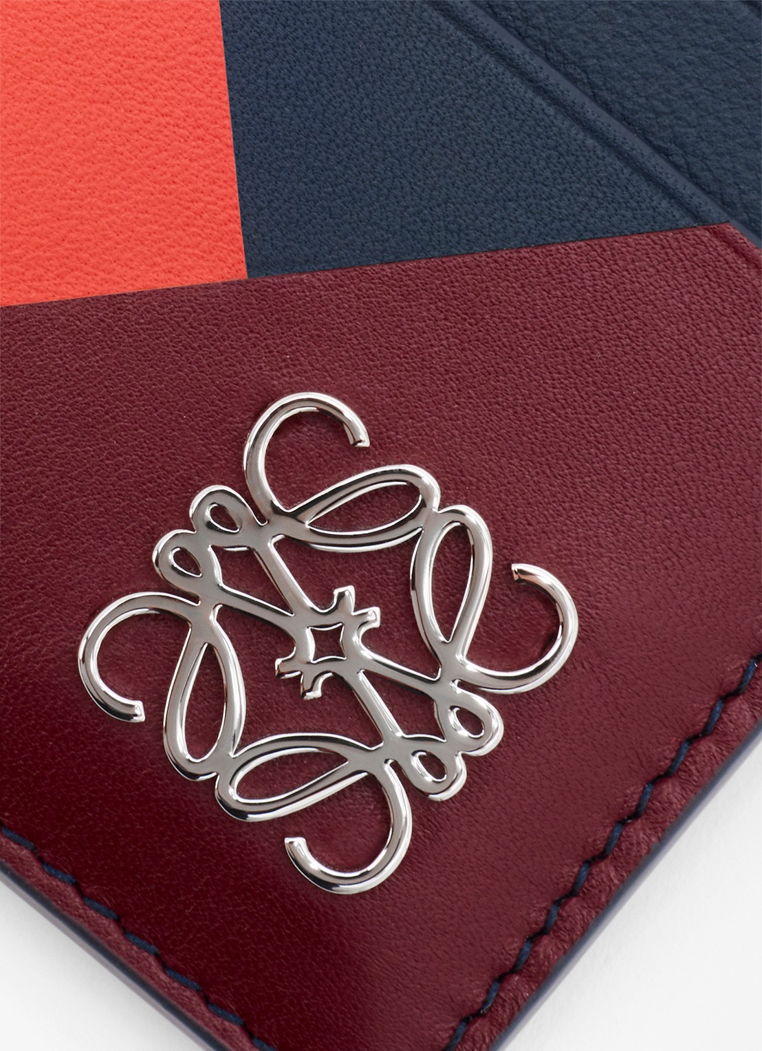 LOEWE Anagram pasjeshouder van kalfsleer - detail donkerblauw