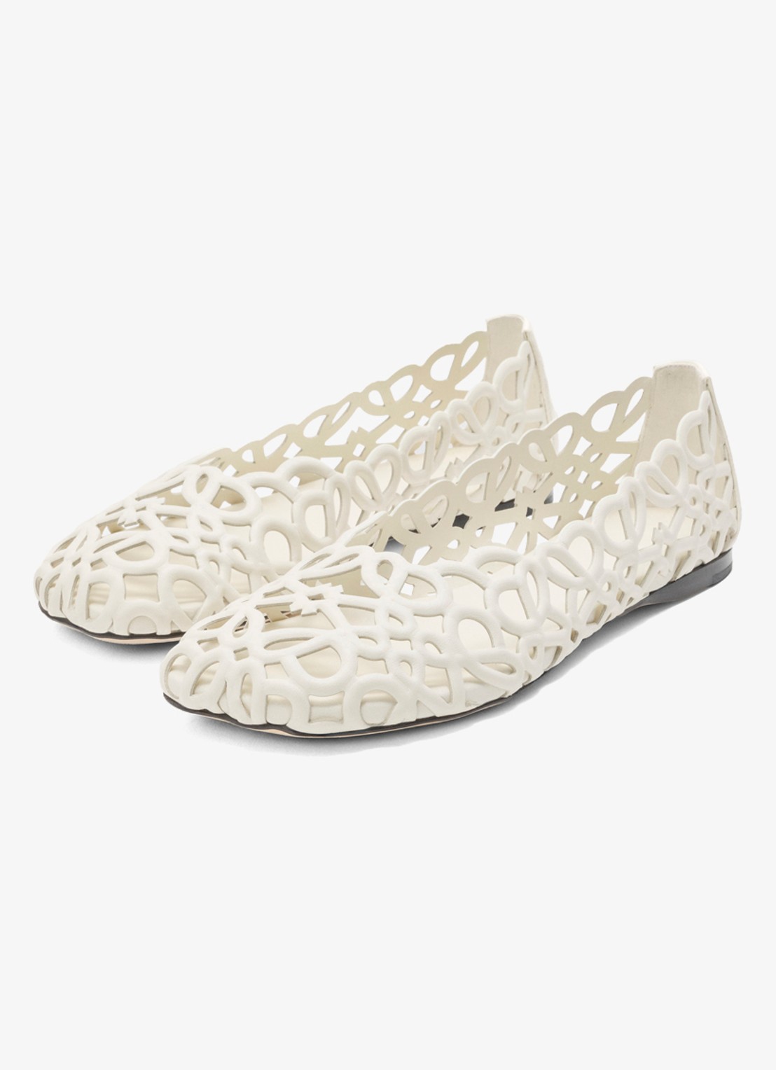LOEWE Ballerina van lamsleer met opengewerkt dessin - voorkant 4 wit