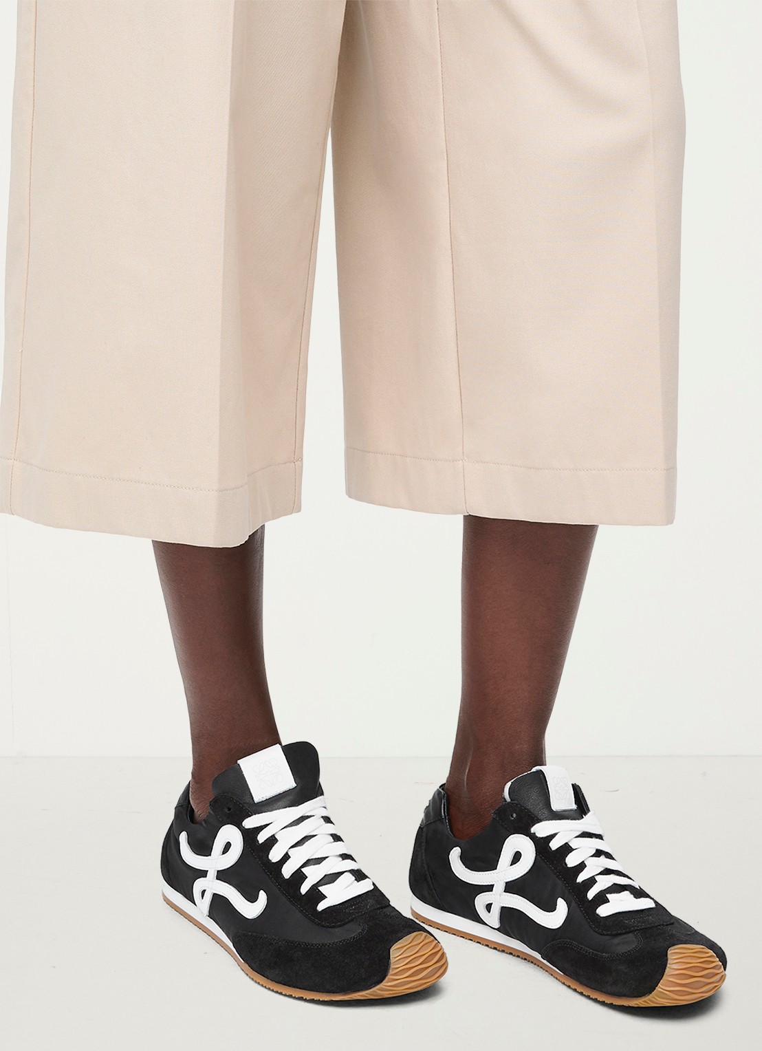 LOEWE Ballet Runner 2.0 sneaker met kalfsleren details - voorkant 2 zwart