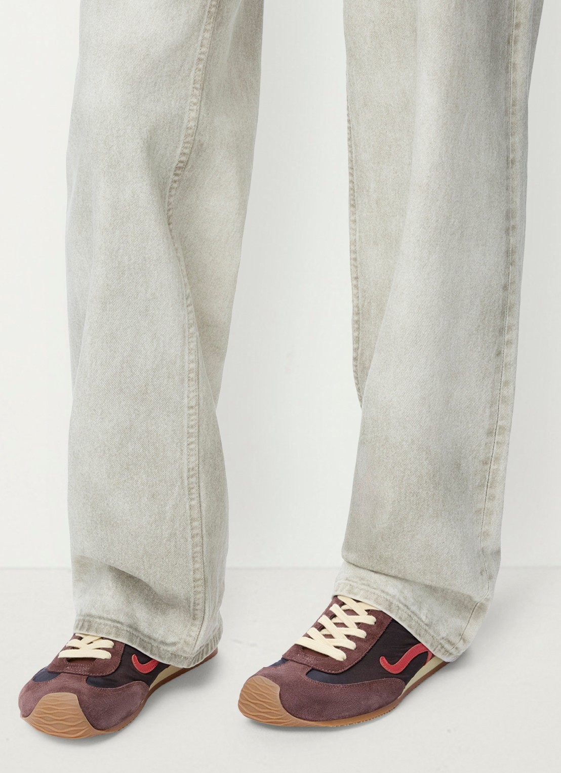 LOEWE Ballet Runner 2.0 sneaker met leren details - voorkant 2 bruin
