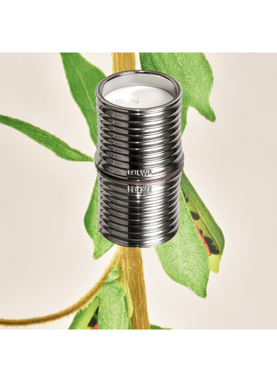 LOEWE Black Sesame Scented Candle - geurkaars 320 gram - detail 4 undefined