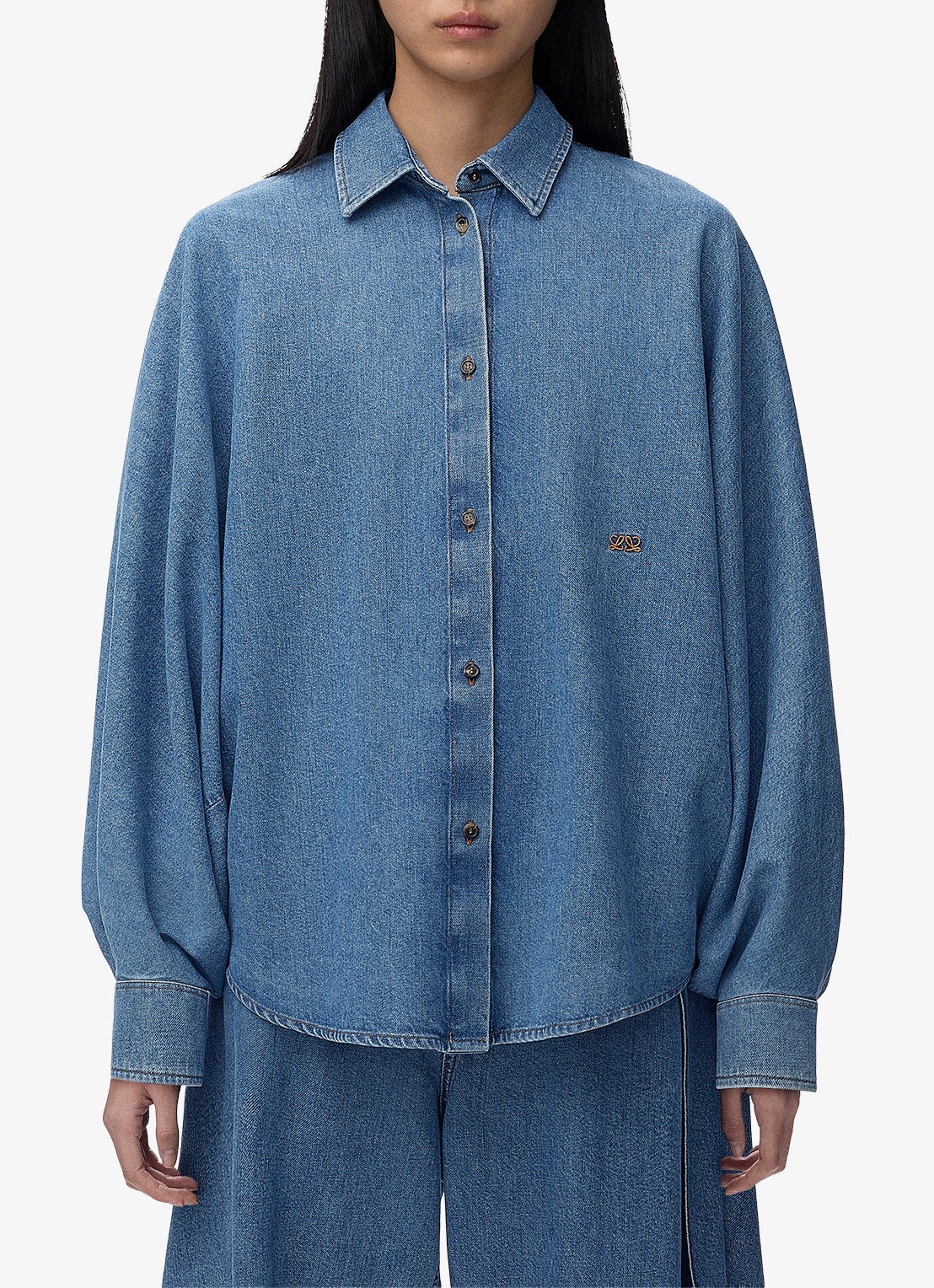 LOEWE Blouse van denim met logoborduring - detail indigo