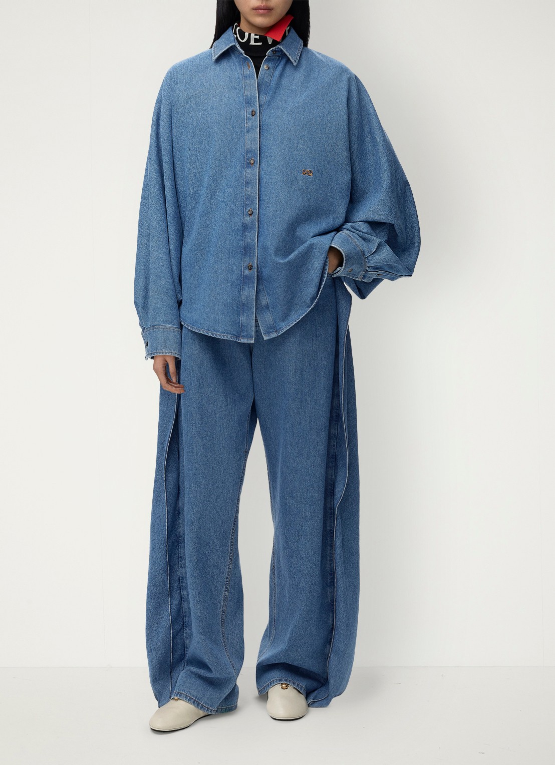 LOEWE Blouse van denim met logoborduring - voorkant 4 indigo