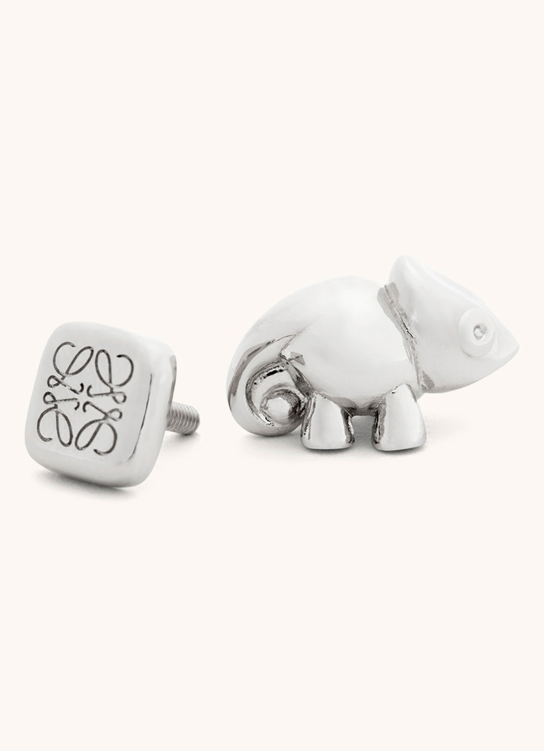 LOEWE Chameleon tasbedel met logo - achterkant zilver