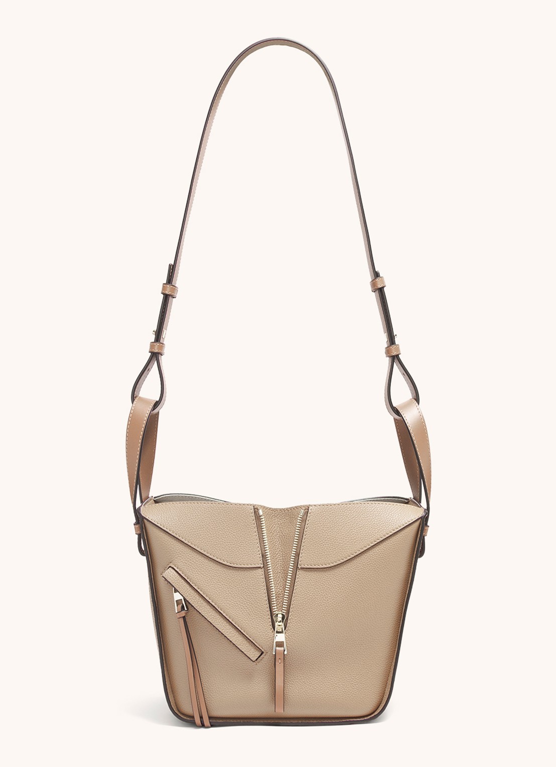 LOEWE Compact Hammock handtas van kalfsleer - detail 6 zand