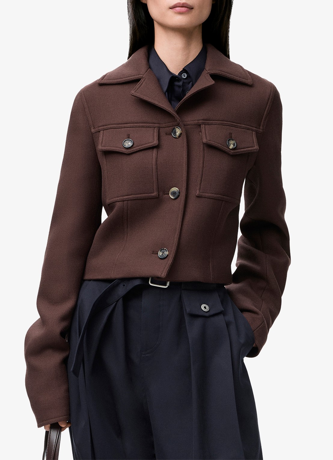 LOEWE Cropped jack in wolblend met klepzakken - detail donkerbruin
