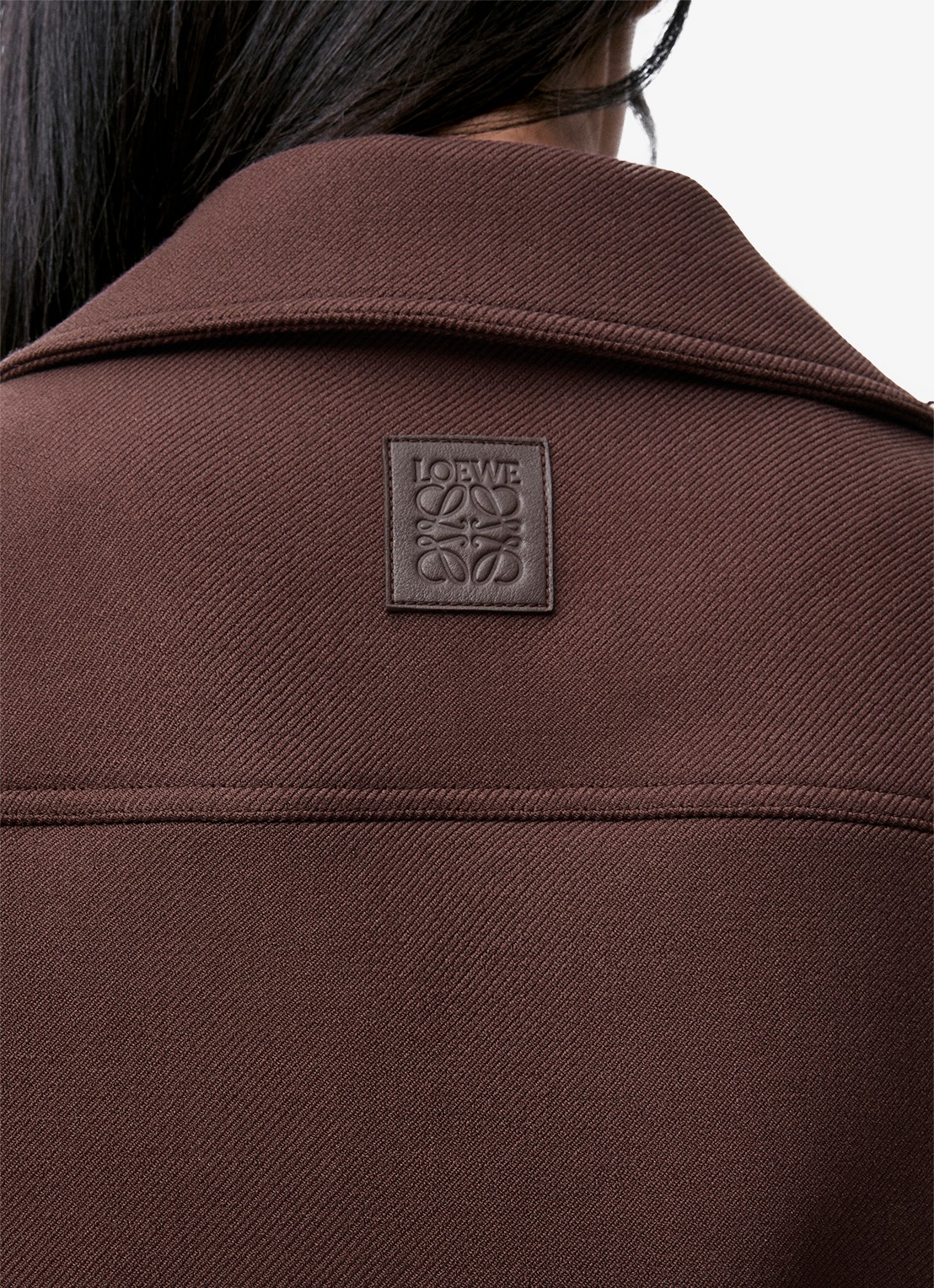 LOEWE Cropped jack in wolblend met klepzakken - detail 2 donkerbruin