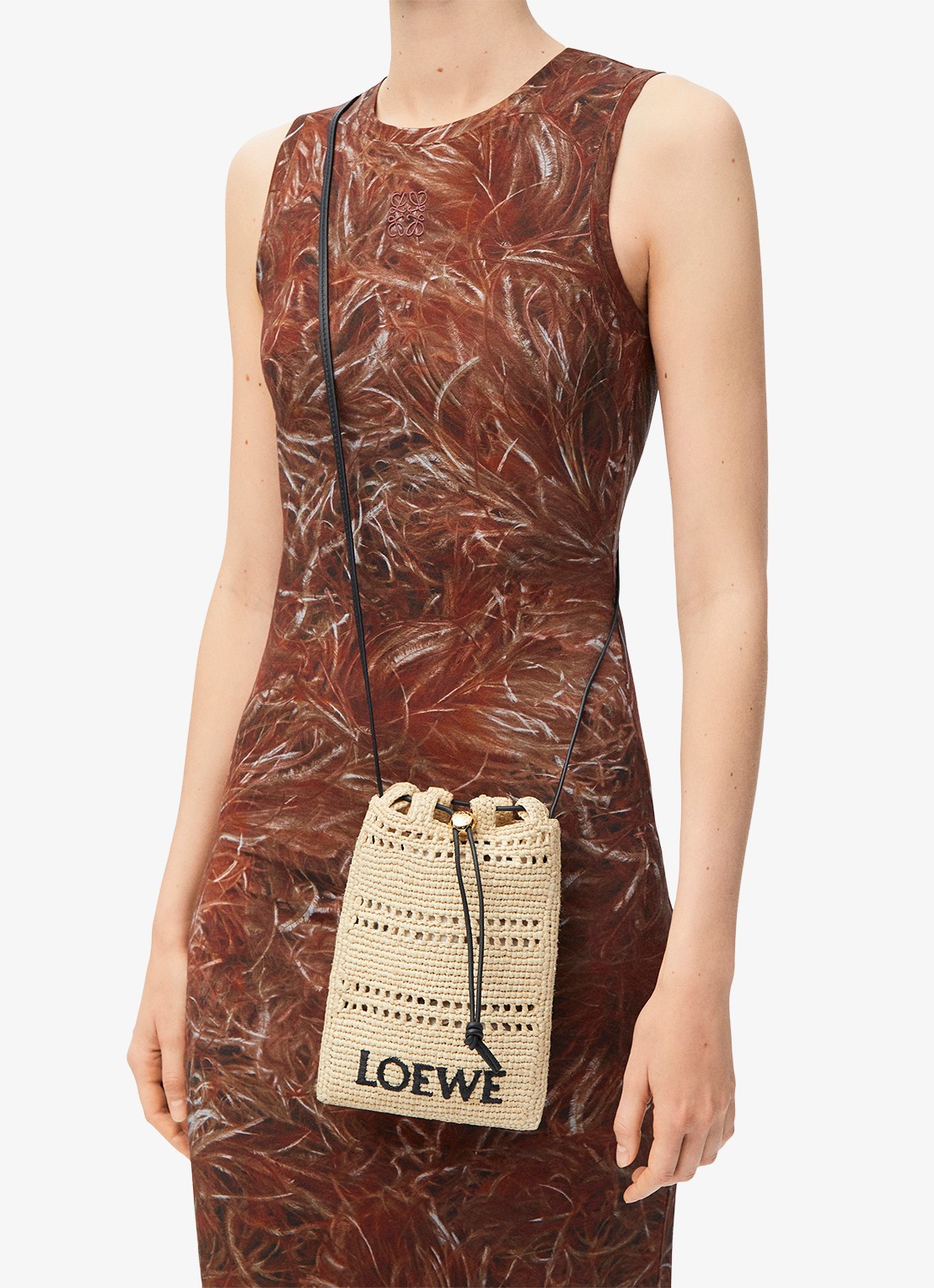 LOEWE Crossbodytas van raffia met logoborduring - voorkant 7 creme