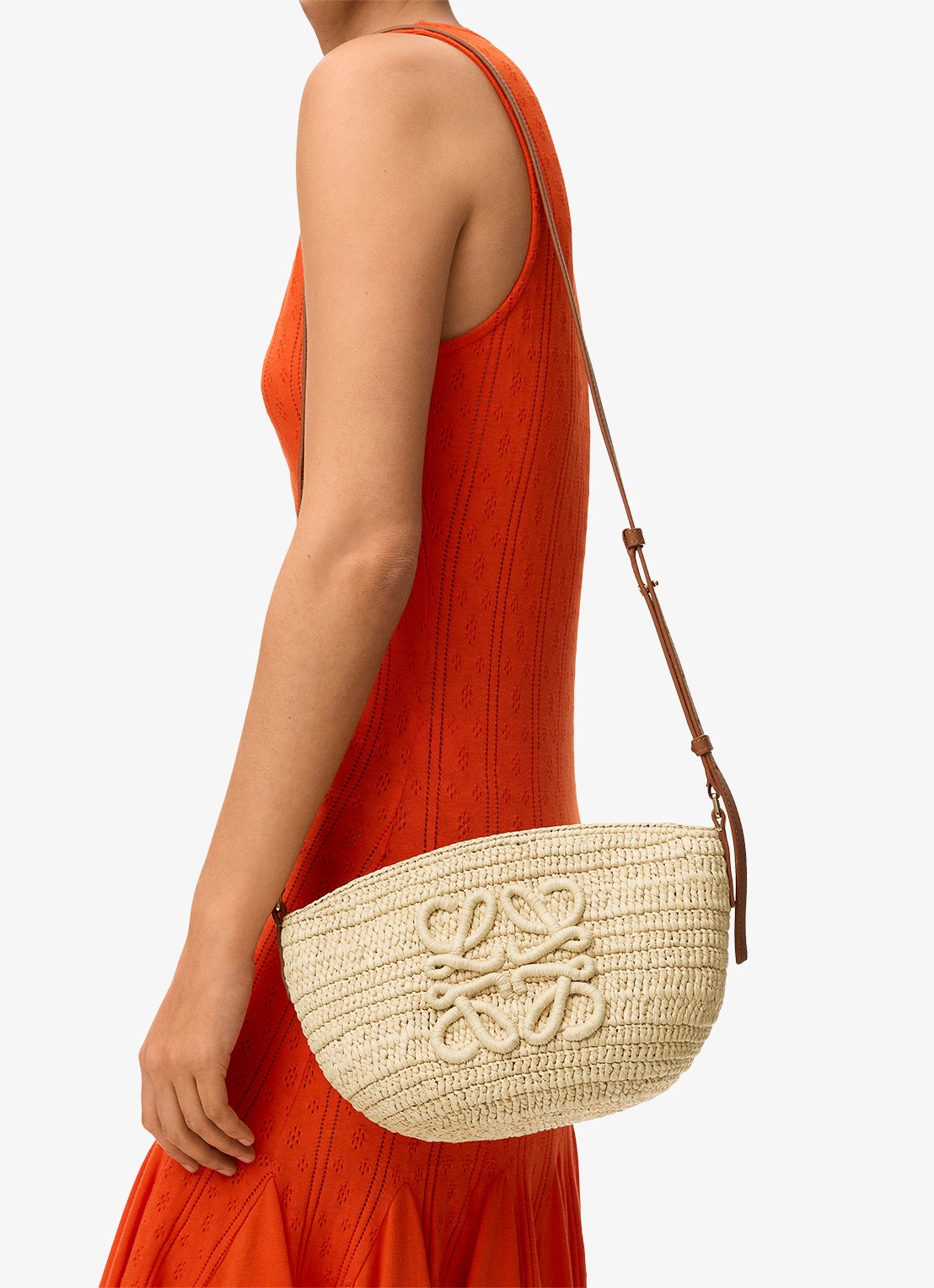 LOEWE Eclipse crossbodytas van raffia met logo - voorkant 3 beige