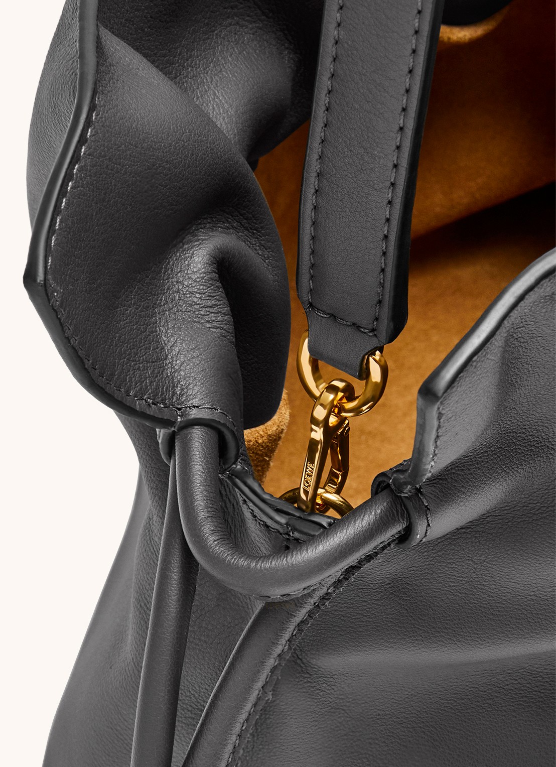 LOEWE Flamenco clutch van kalfsleer - detail 5 zwart