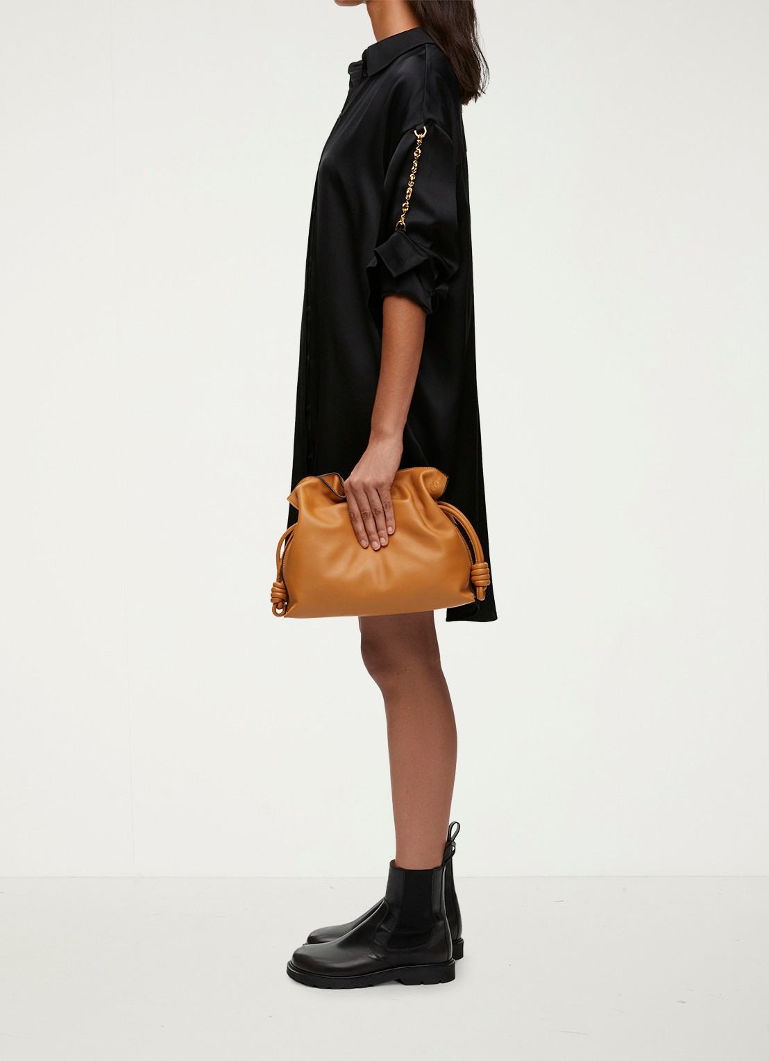 LOEWE Flamenco clutch van kalfsleer - voorkant 7 camel