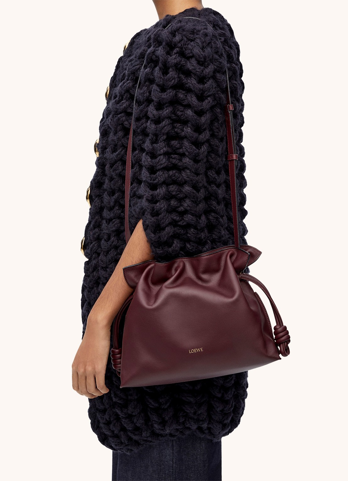 LOEWE Flamenco clutch van kalfsleer - detail 7 bordeauxrood