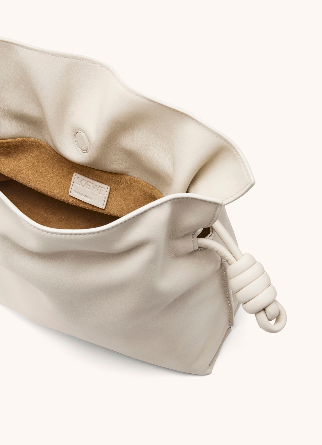LOEWE Flamenco clutch van kalfsleer - detail 6 beige