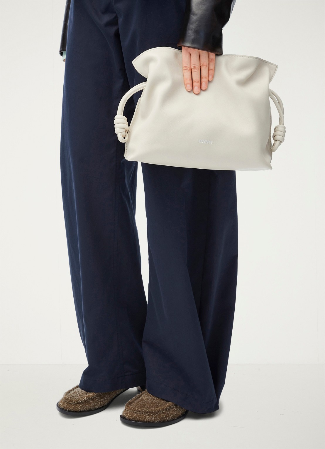 LOEWE Flamenco clutch van kalfsleer - voorkant 2 beige