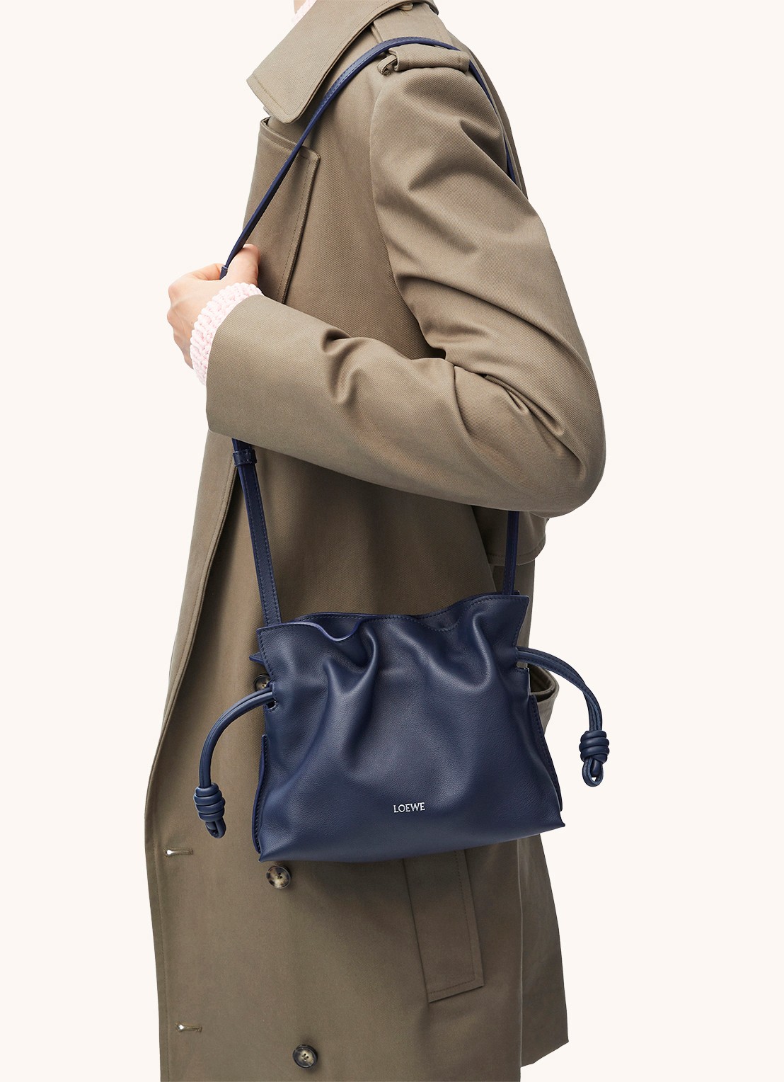 LOEWE Flamenco Mini clutch van kalfsleer - detail 6 donkerblauw