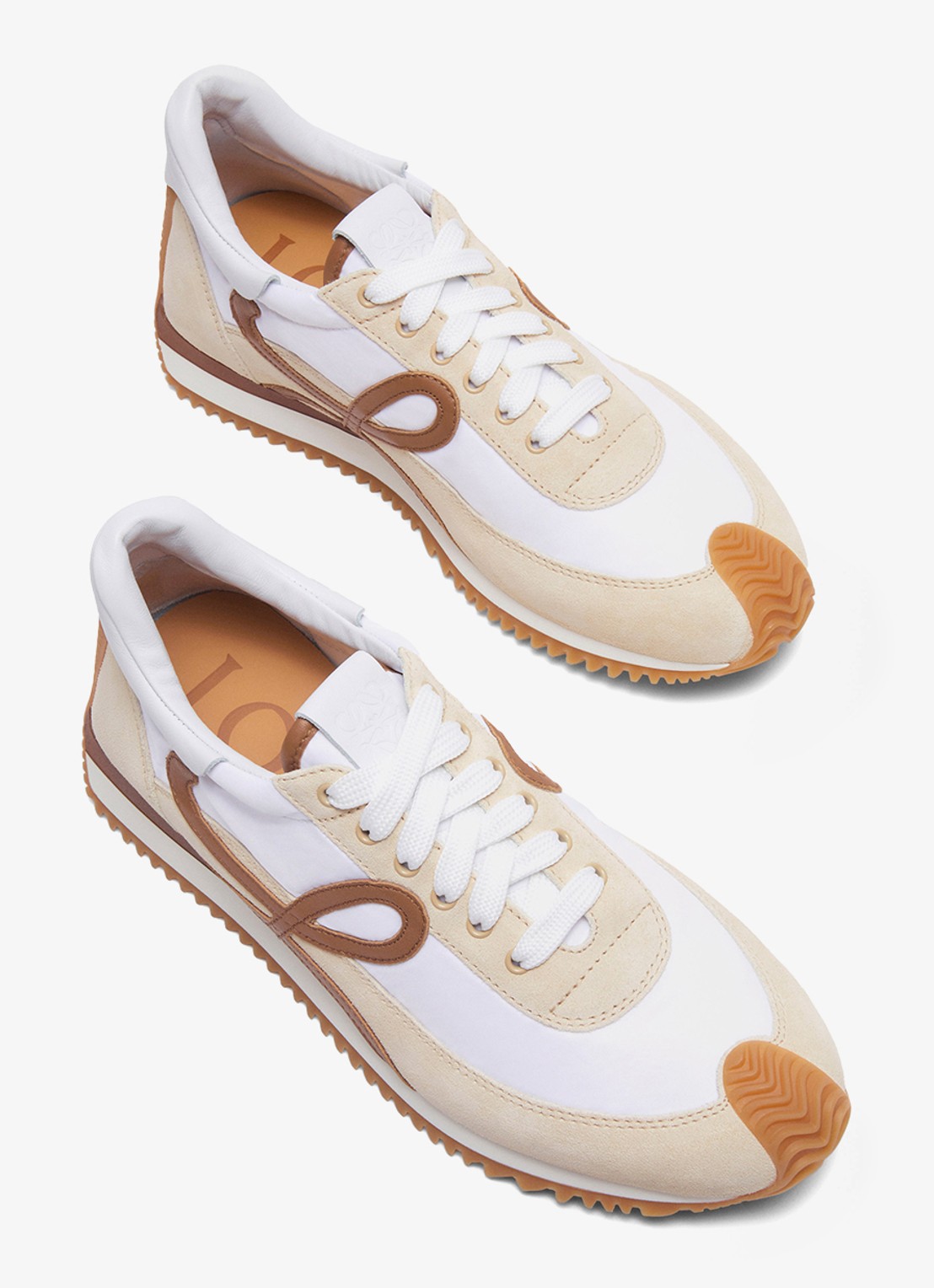 LOEWE Flow Runner 2.0 sneaker van kalfsleer met kalfssuède details - detail 3 beige