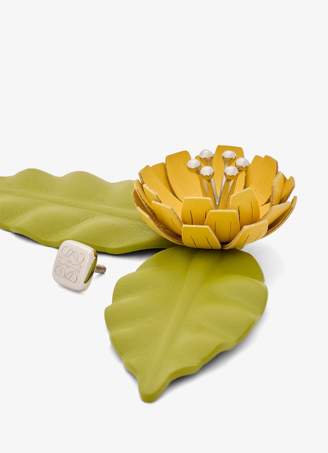LOEWE Flower Pistil tasbedel van kalfsleer - detail geel