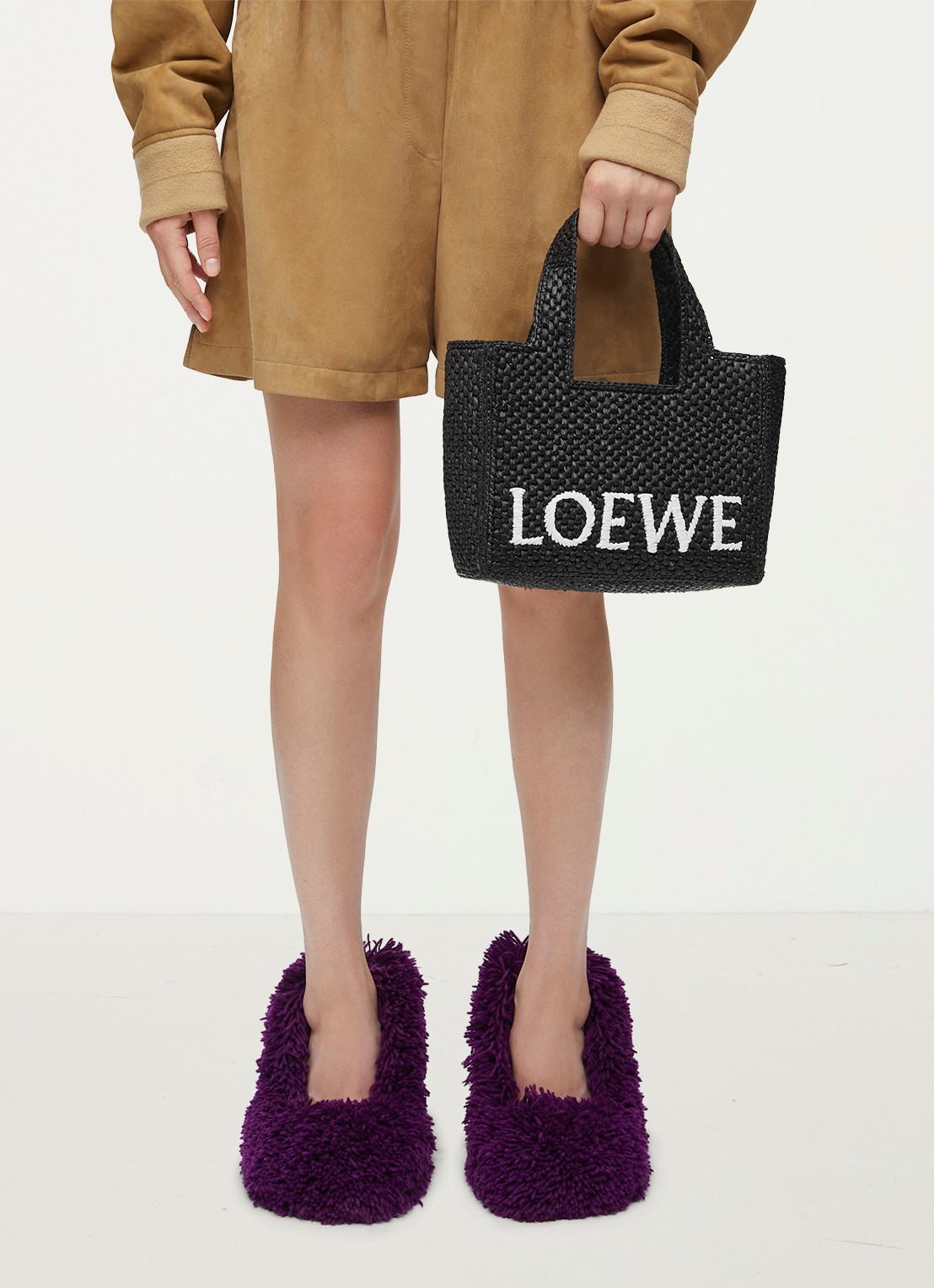 LOEWE Font Small shopper van raffia met afneembare schouderriem - voorkant 2 zwart