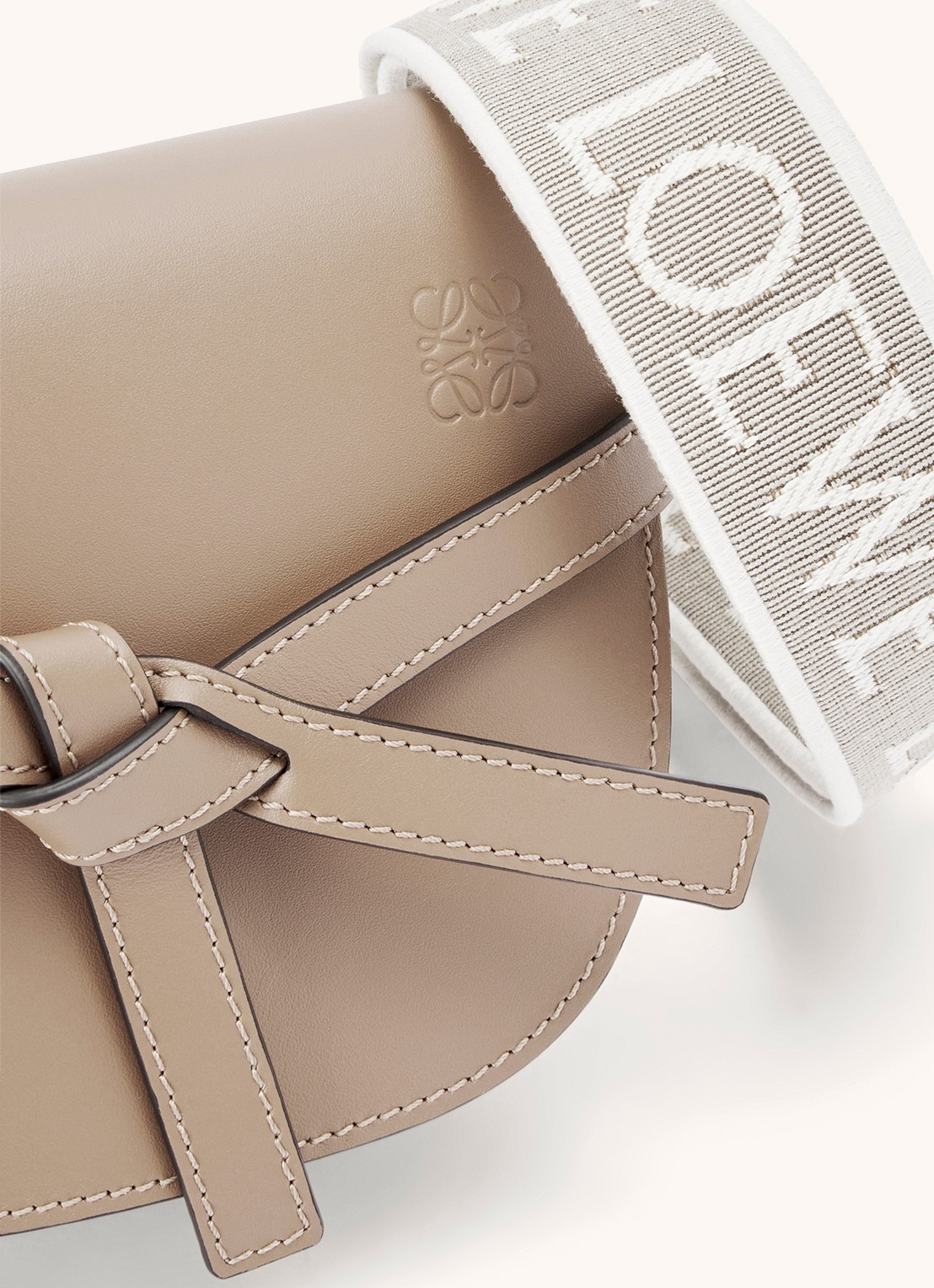 LOEWE Gate Dual heuptas van kalfsleer - detail 6 beige
