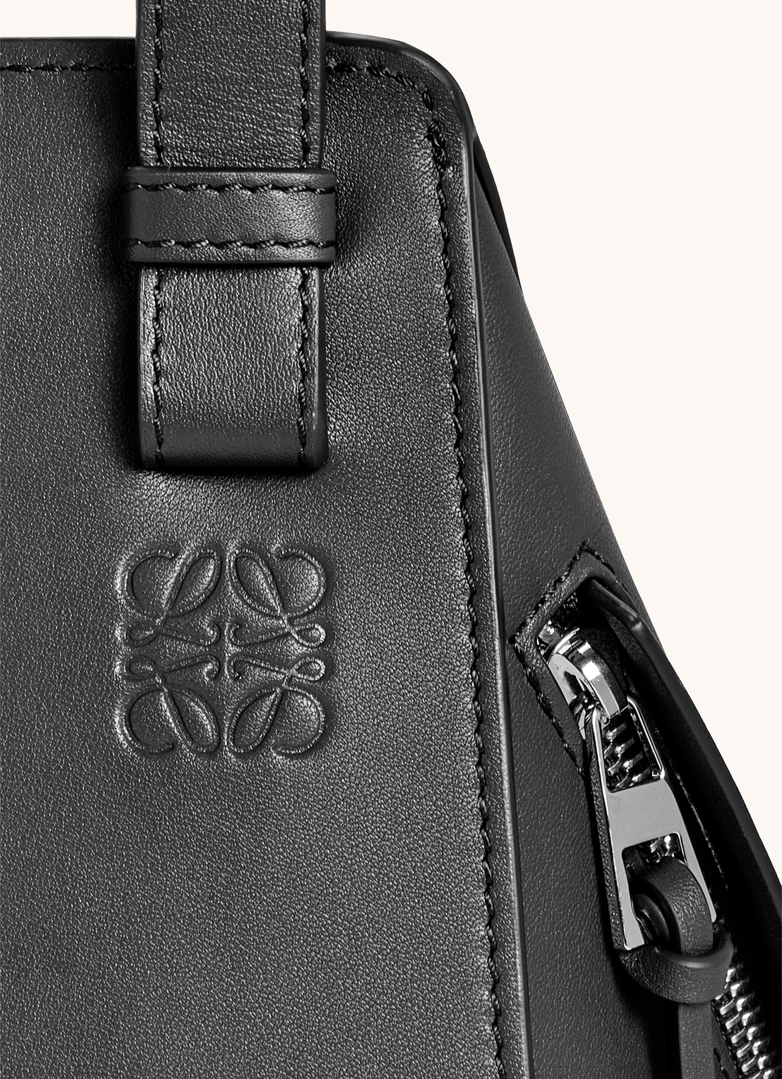 LOEWE Hammock handtas van kalfsleer - detail 5 zwart