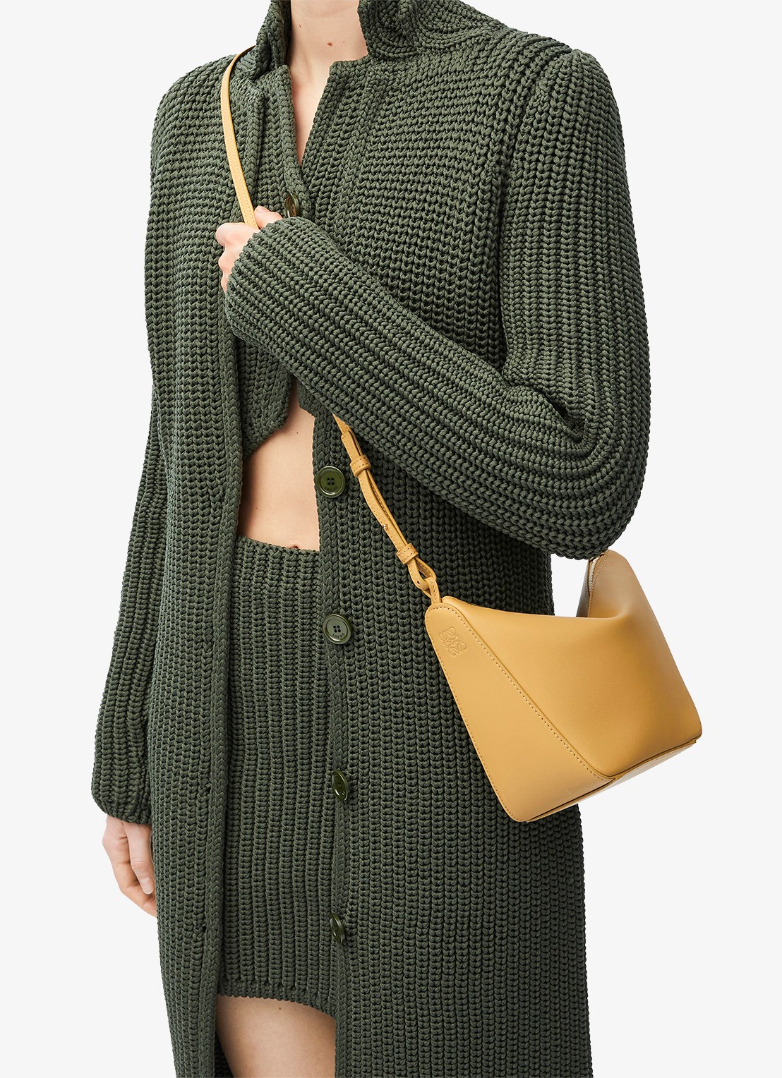 LOEWE Hammock Hobo schoudertas van kalfsleer - voorkant 2 okergeel