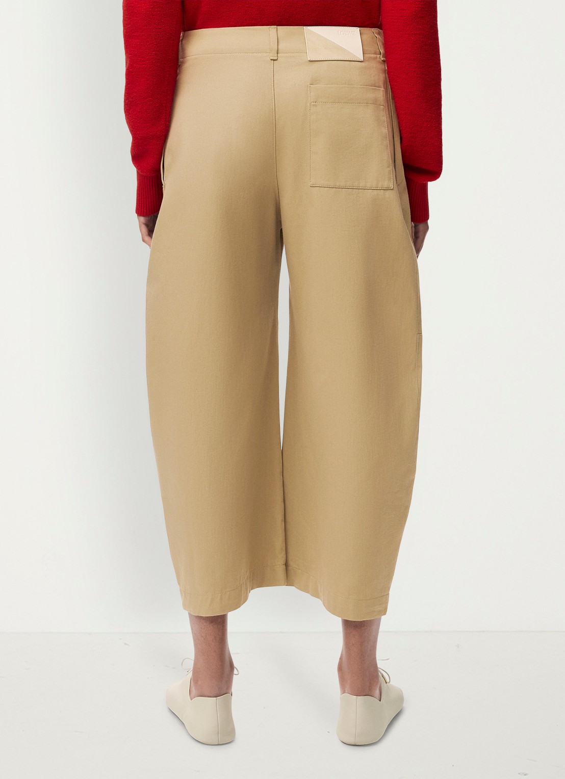 LOEWE High waist balloon fit cropped pantalon met steekzakken - achterkant beige